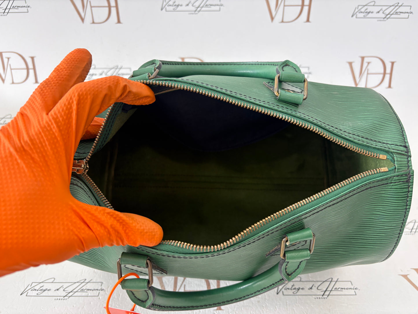 018561 - Louis Vuitton Green Epi Speedy 30