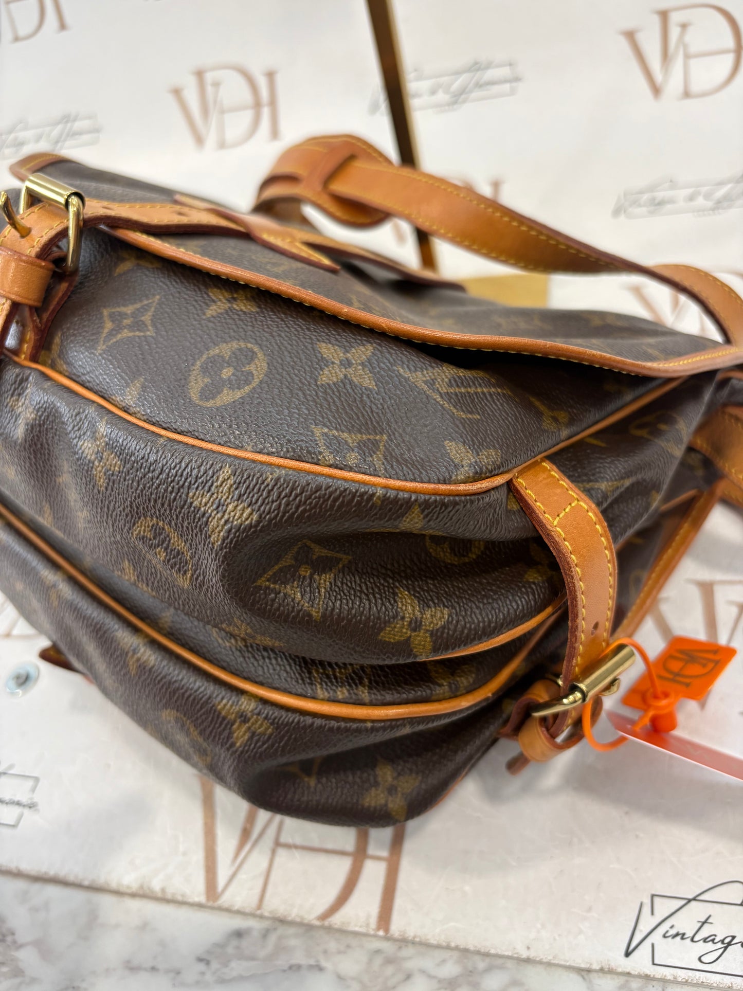 018580 - Louis Vuitton Saumur 30
