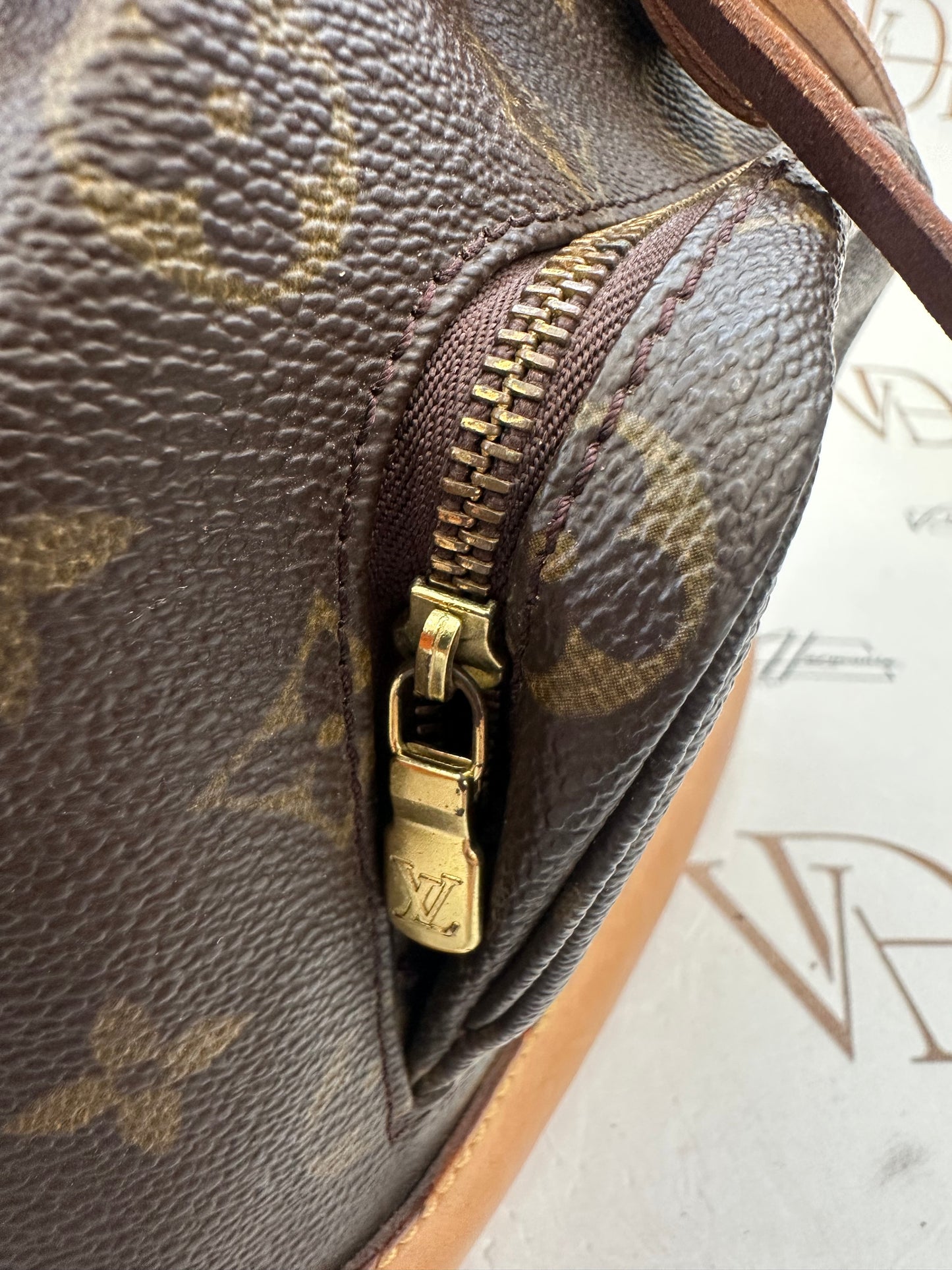 017912 - Louis Vuitton Montsouris MM