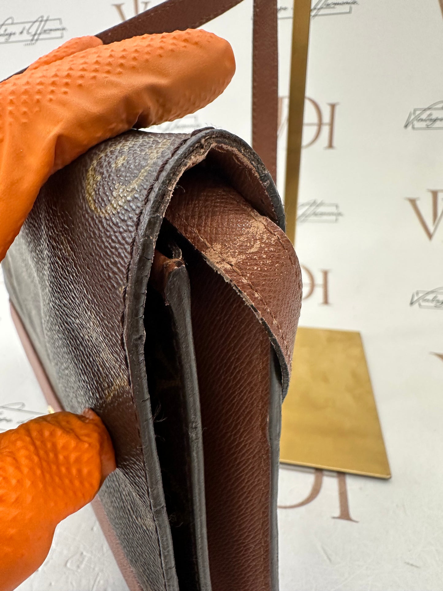 017784 - Louis Vuitton Bordeaux 27