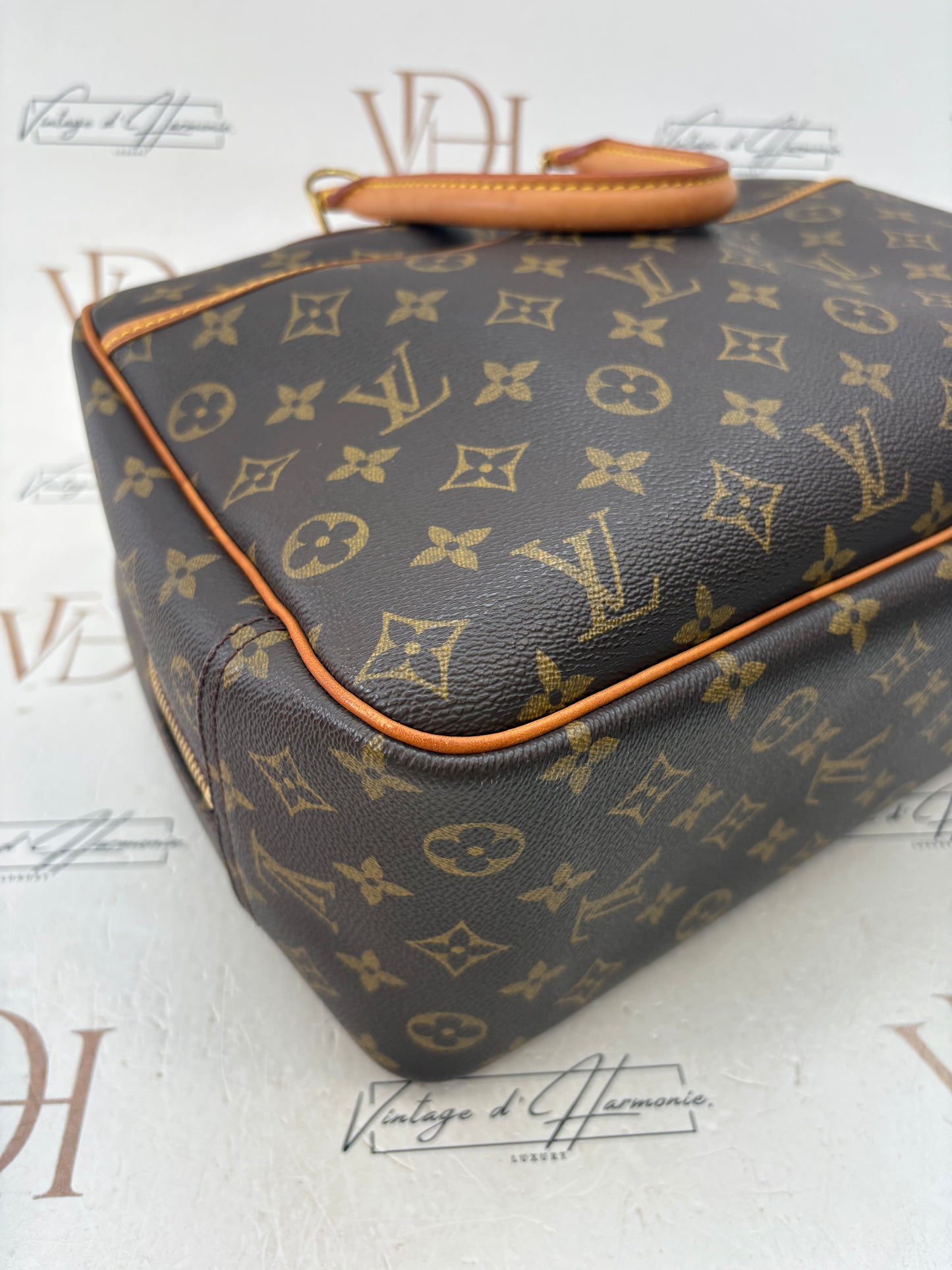 018748 - Louis Vuitton Deauville