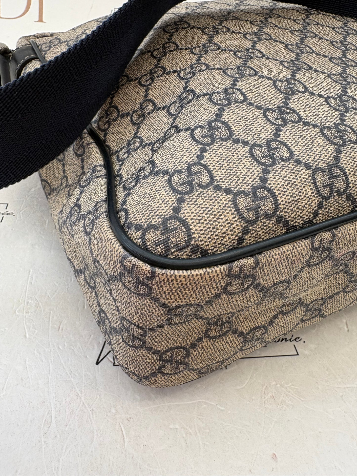 383243 - Gucci GG Supreme