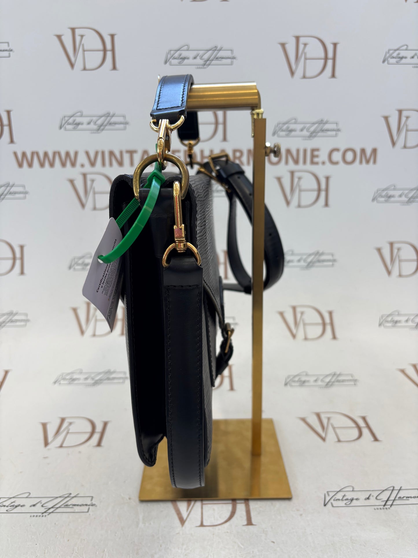 017133 - Louis Vuitton Epi Biface