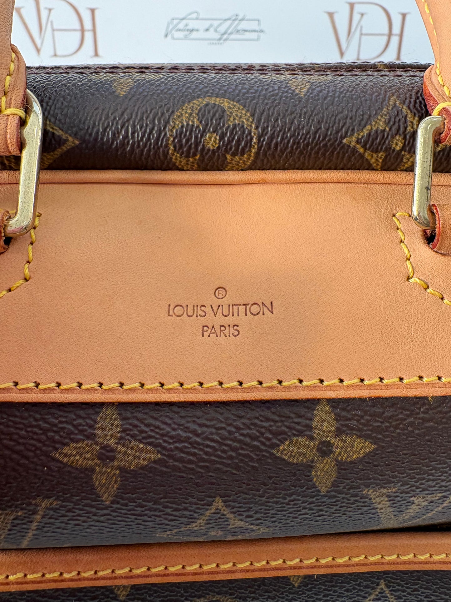 018884 - Louis Vuitton Deauville