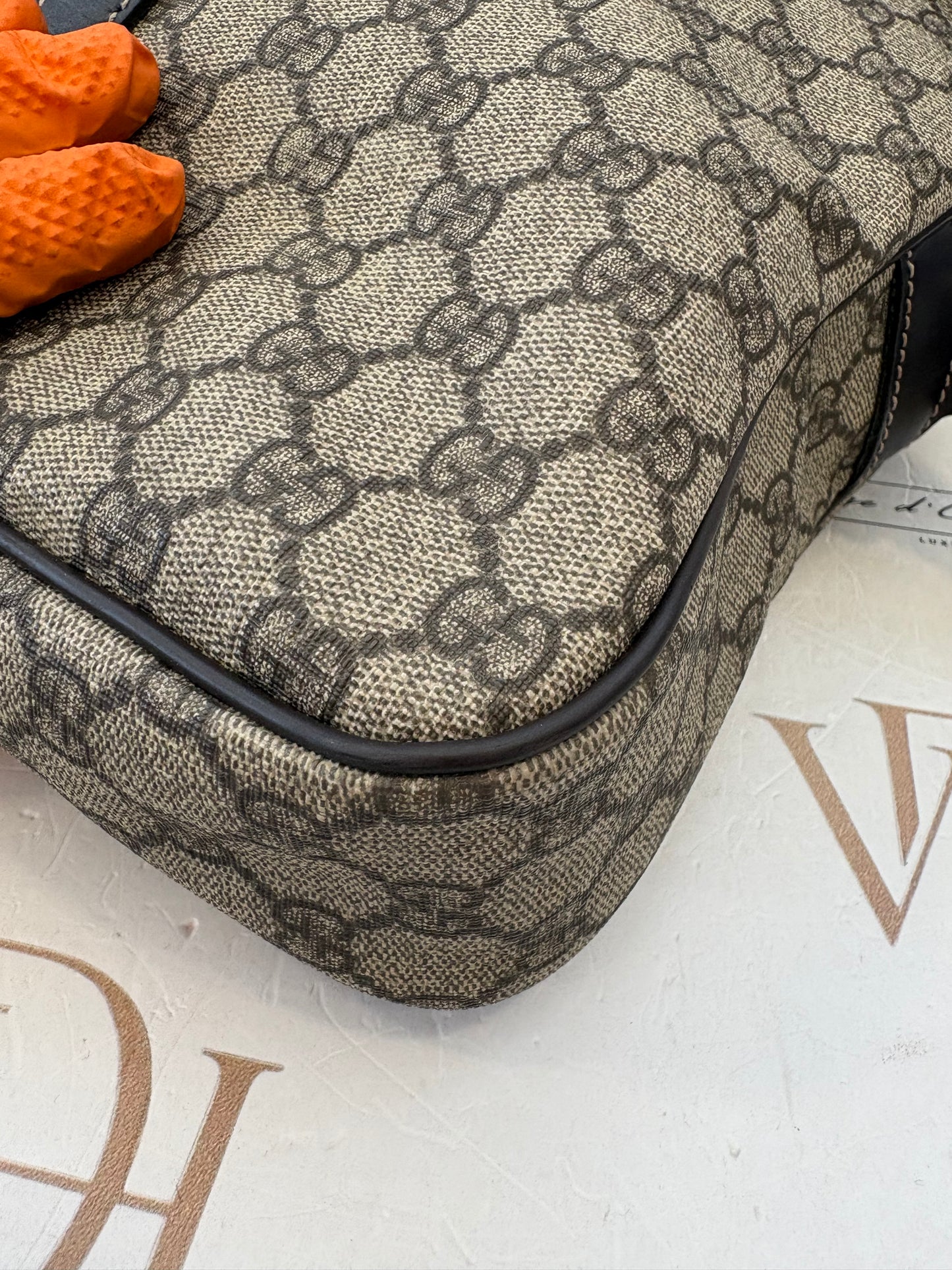 383128 - Gucci Messenger