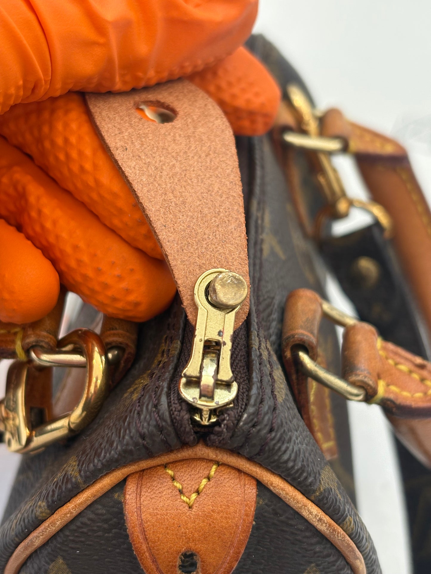 018827 - Louis Vuitton Mini Speedy