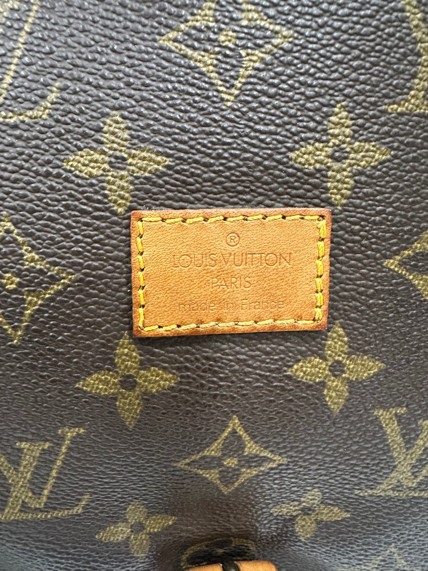 017874 - Louis Vuitton Saumur 30