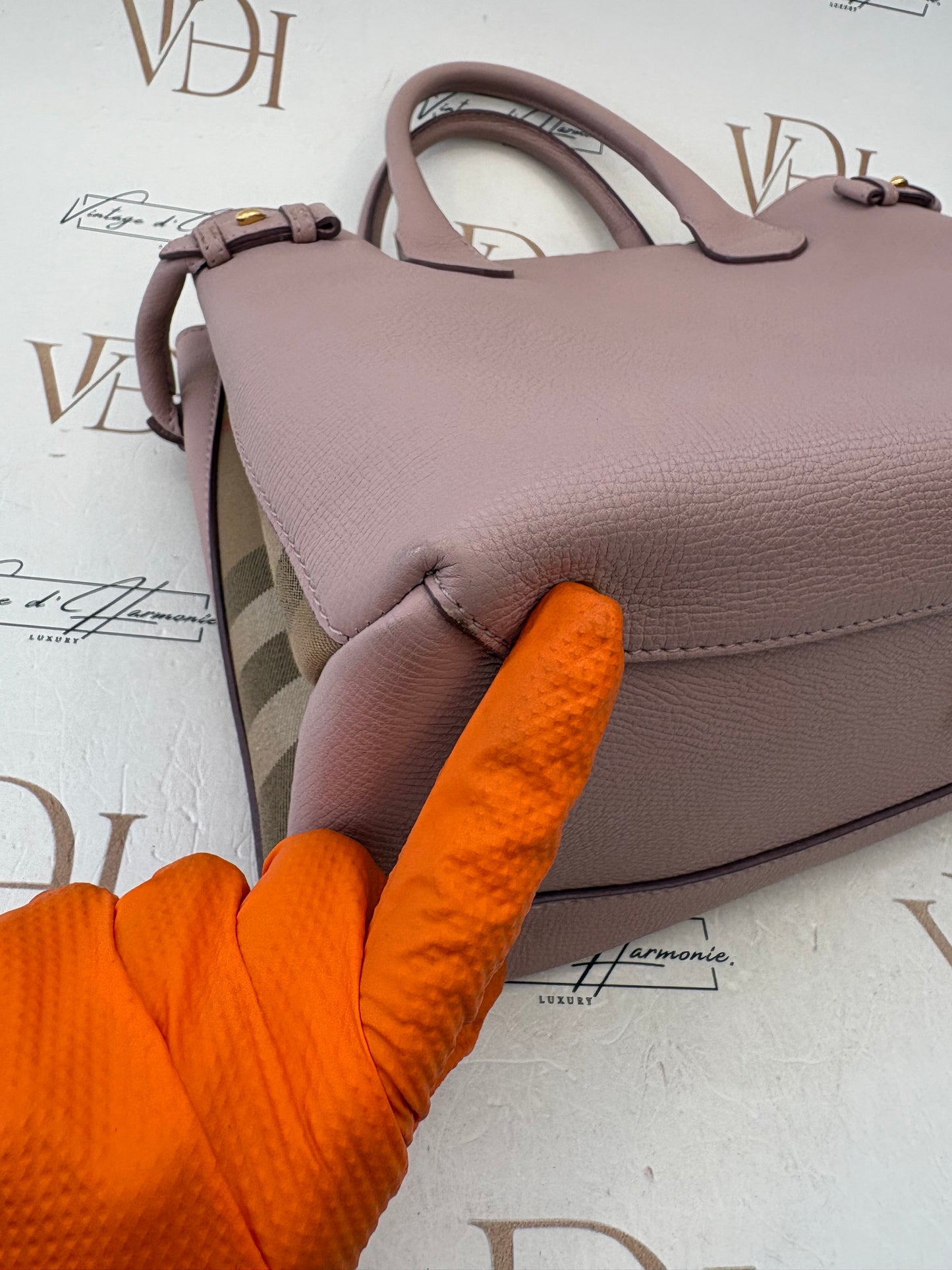 383288 - Burberry The Banner