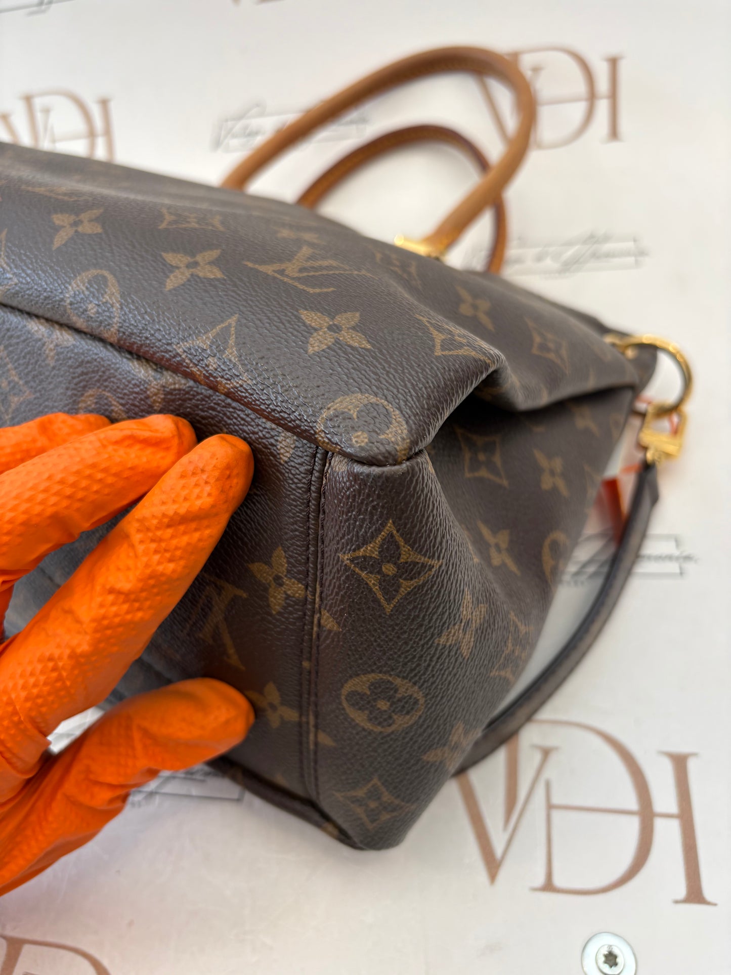 016937 - Louis Vuitton Pallas