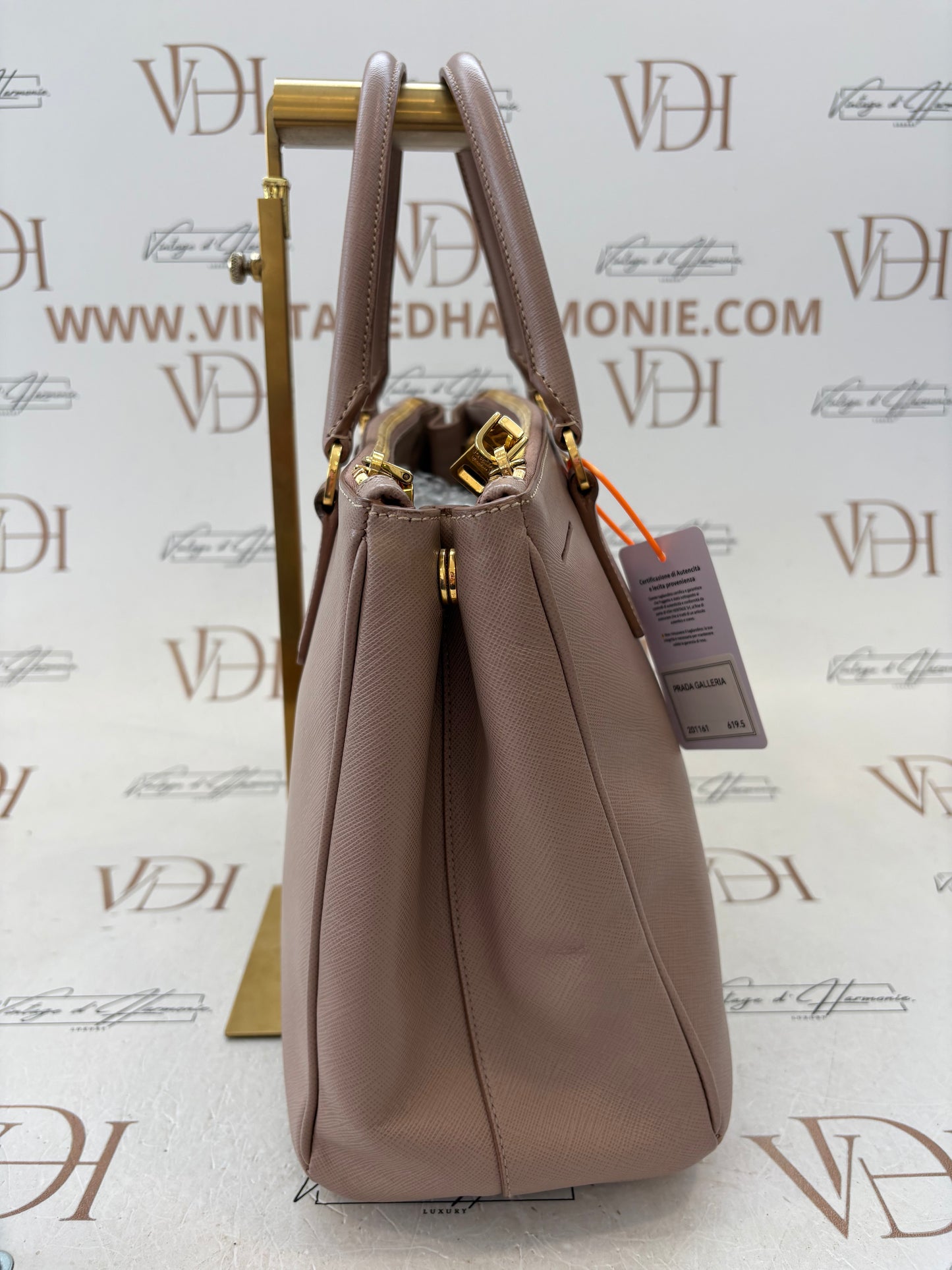 201161 - Prada Galleria