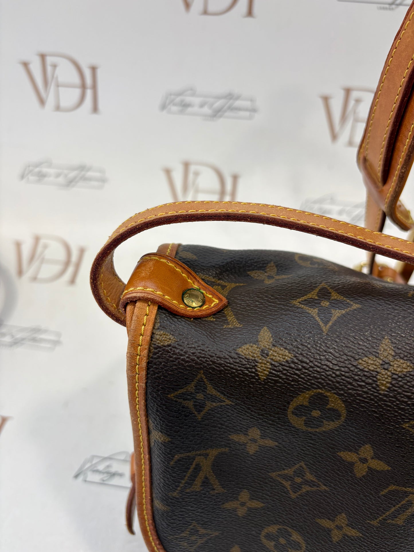018580 - Louis Vuitton Saumur 30