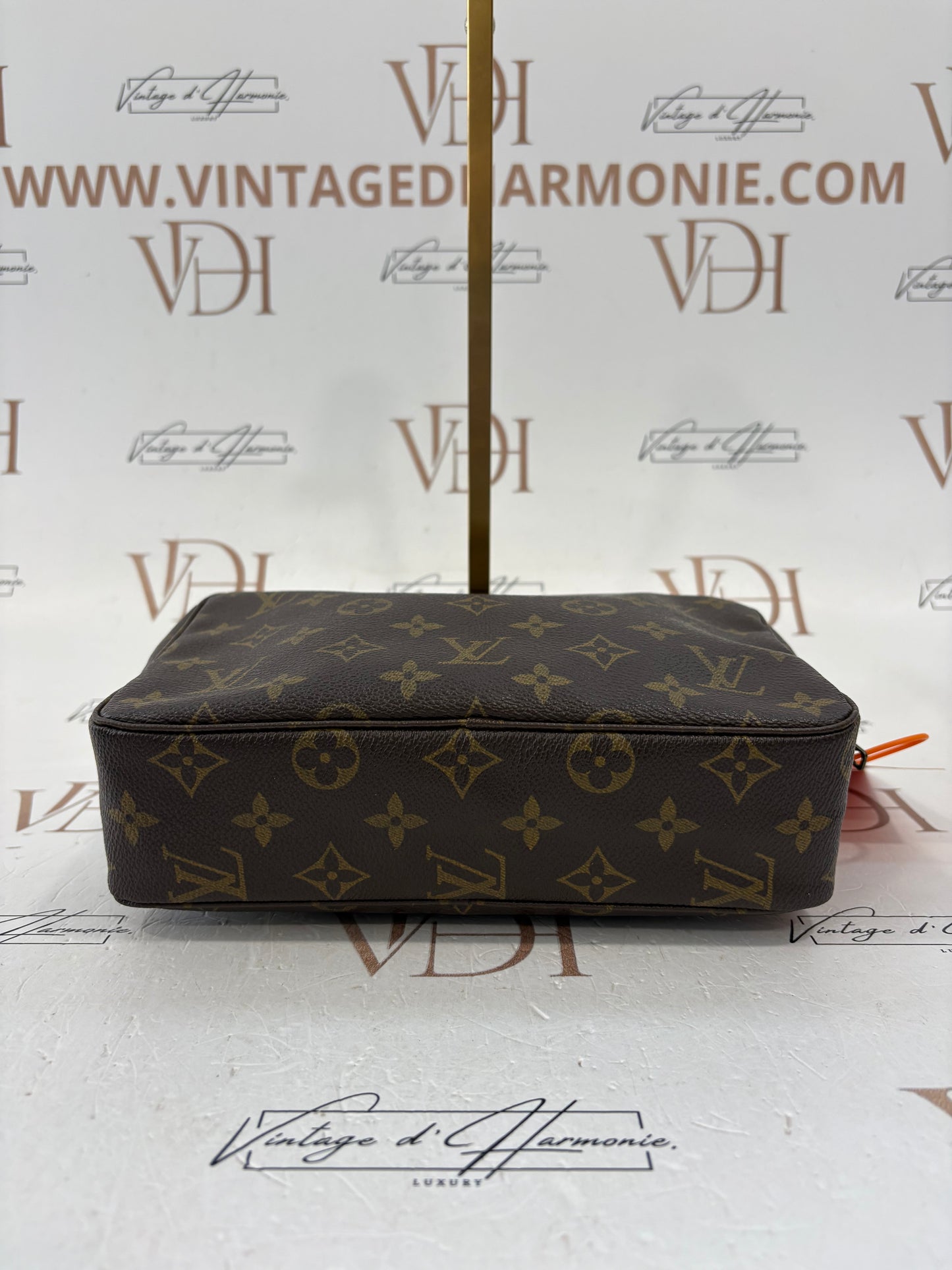 018700 - Louis Vuitton Trousse Toilette 23