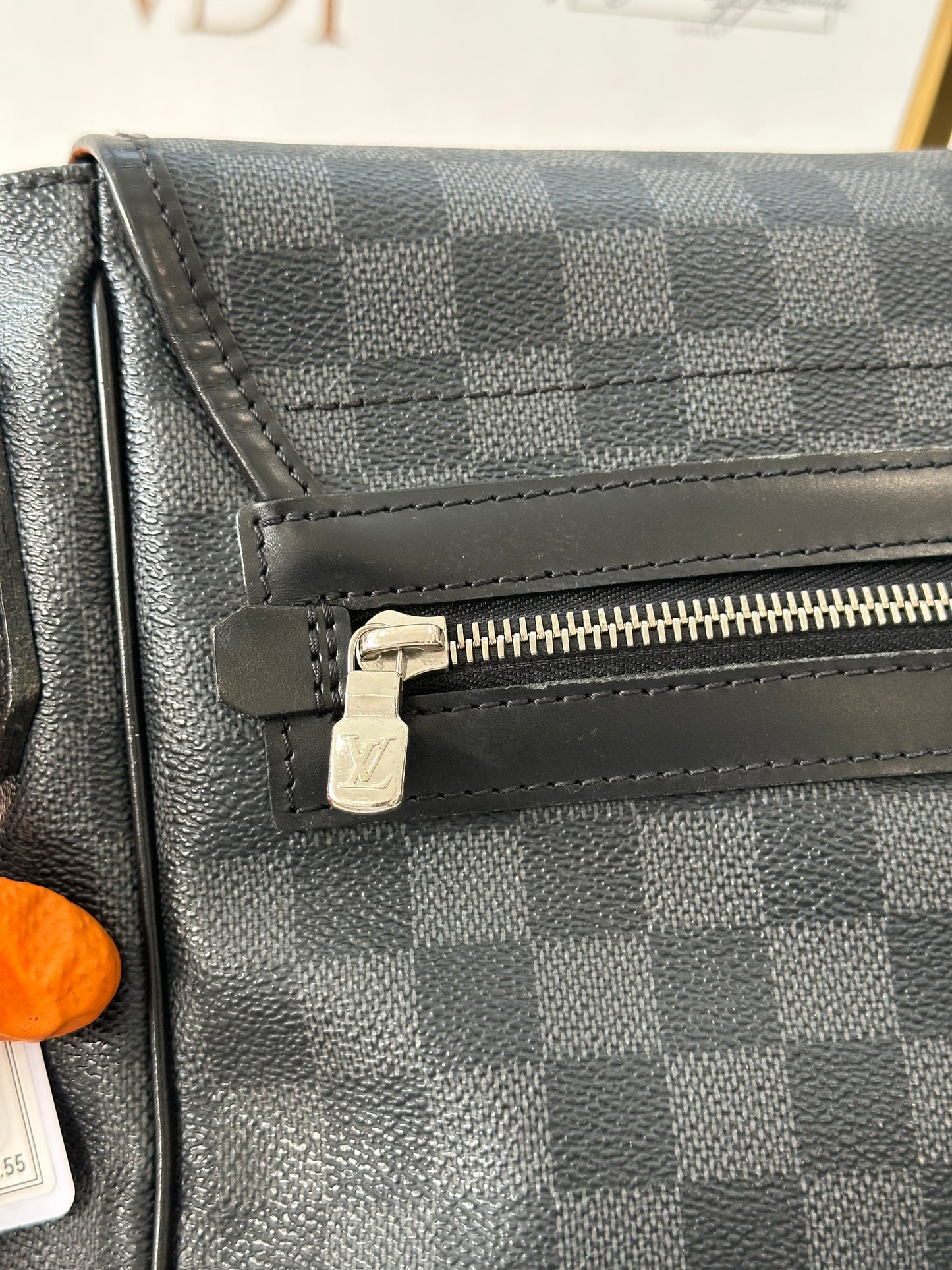 200815 - Louis Vuitton Messenger