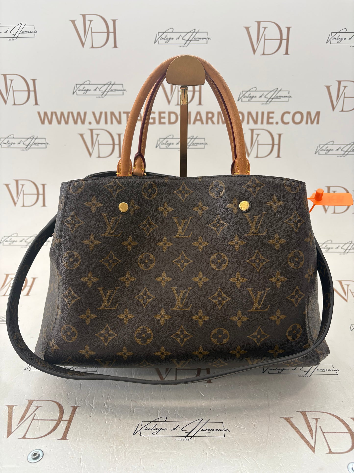 384100 - Louis Vuitton Montaigne