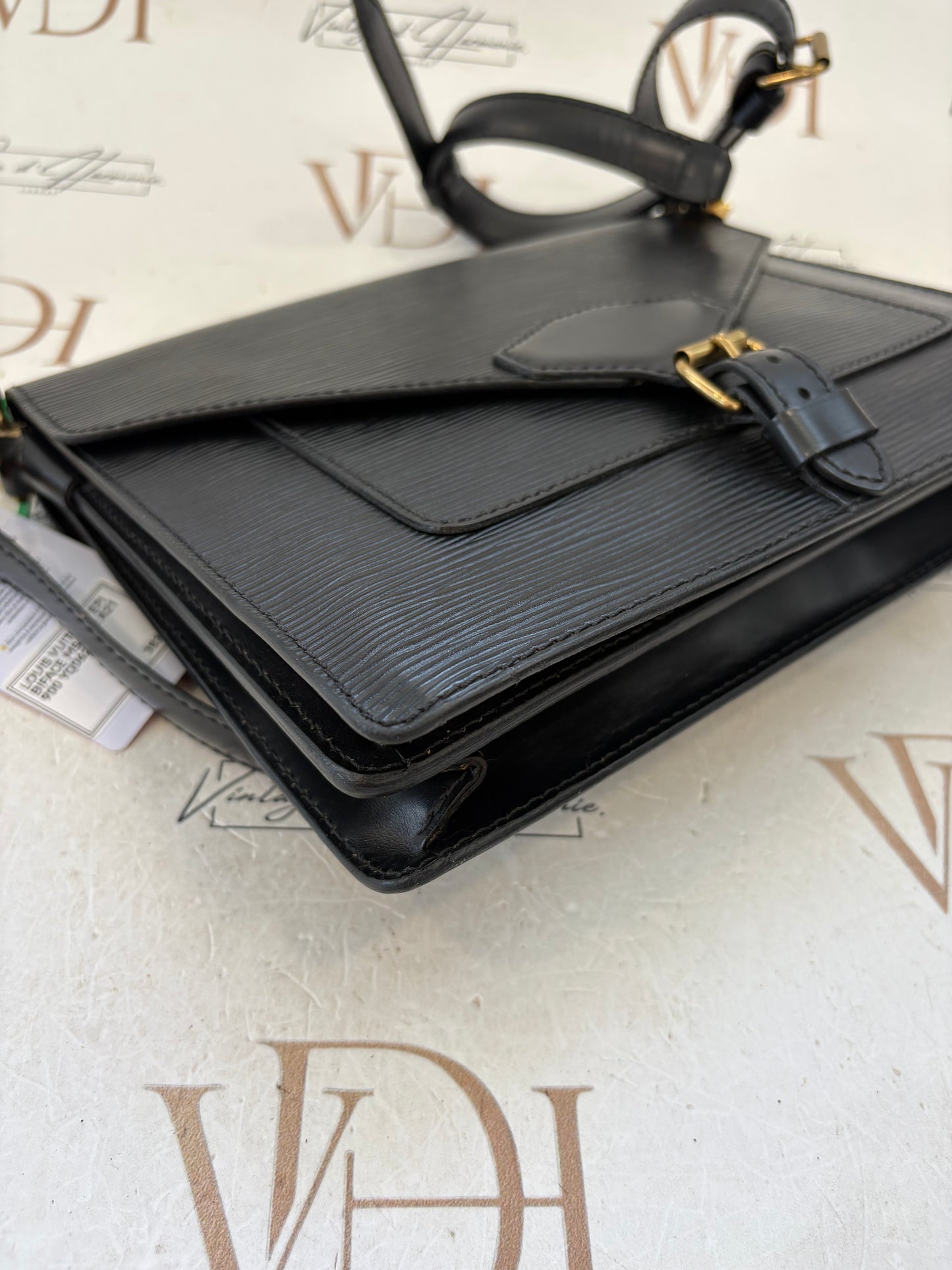 017133 - Louis Vuitton Epi Biface