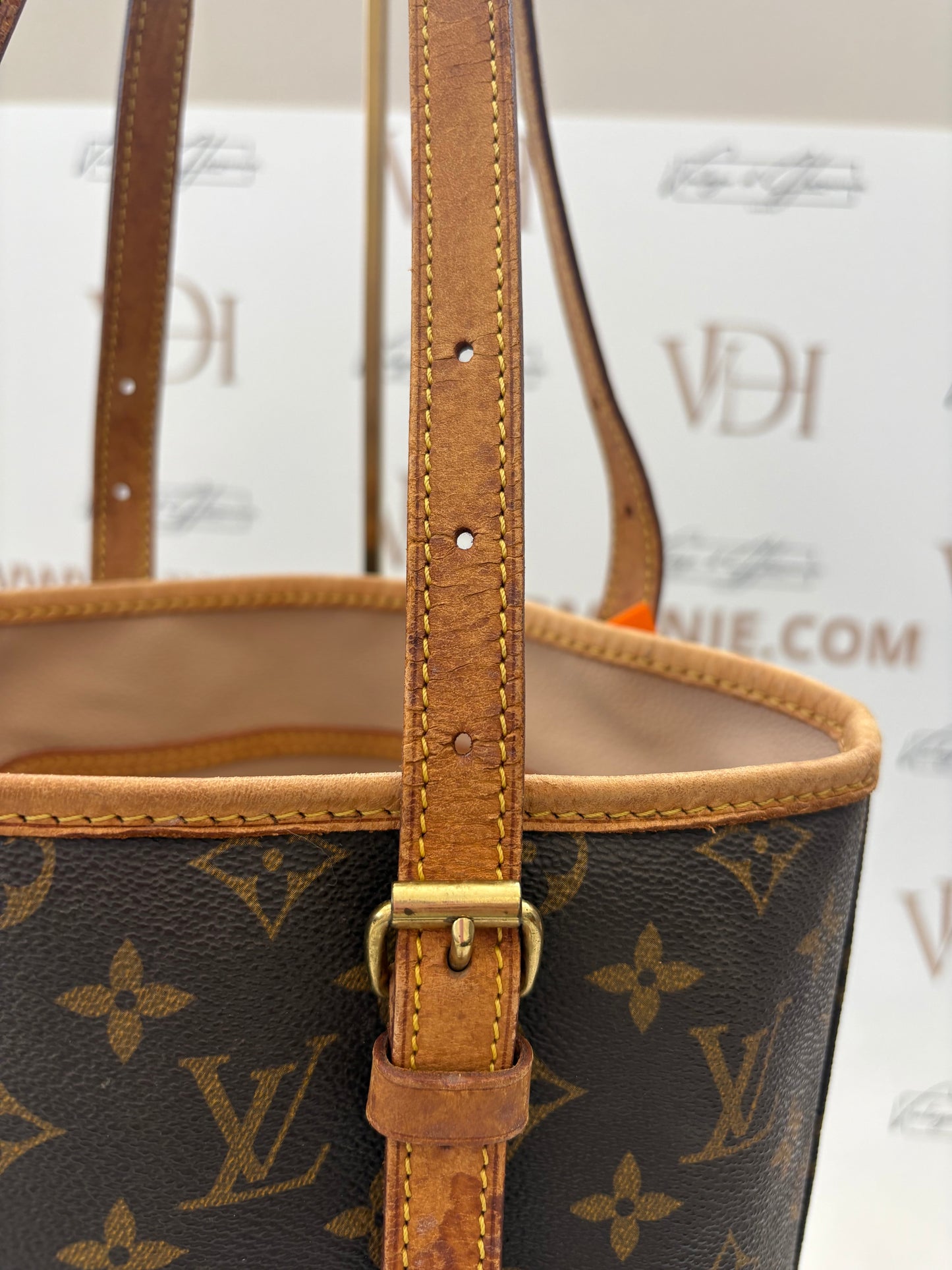 018539 - Louis Vuitton Bucket GM