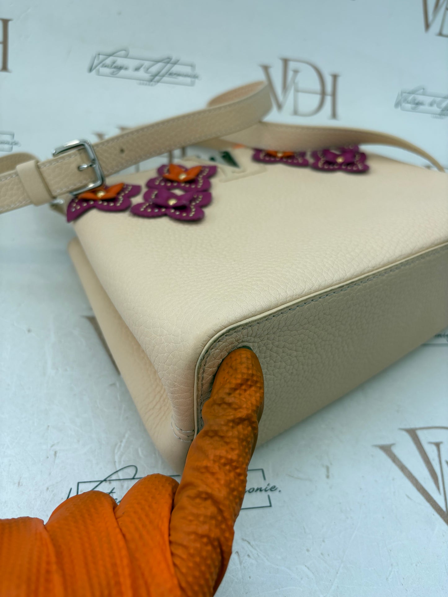 384297 - Louis Vuitton Capucines BB