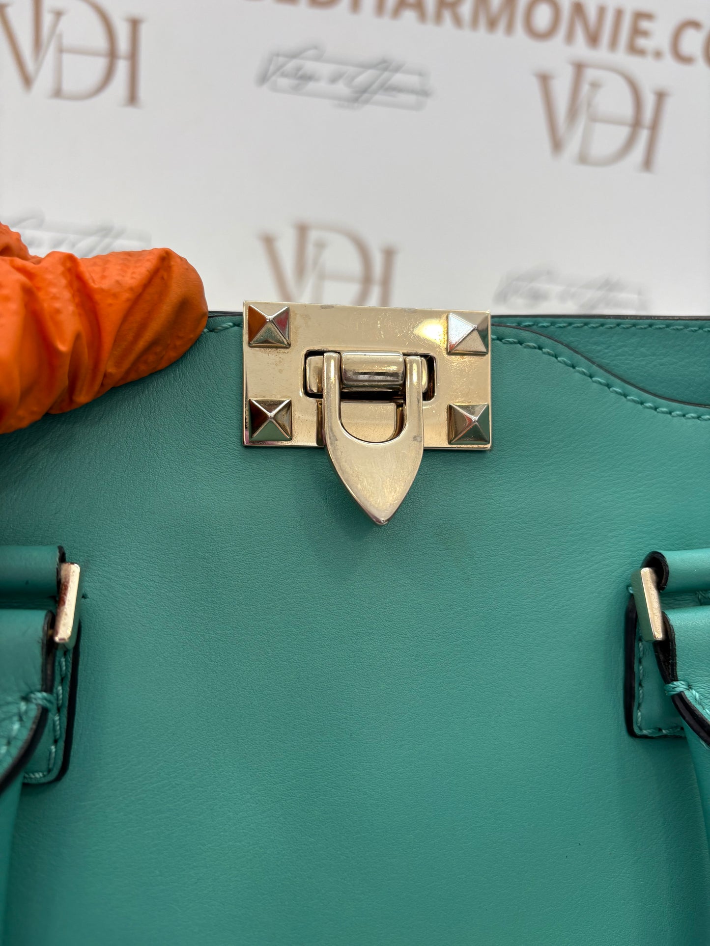 201117 - Valentino Rockstud
