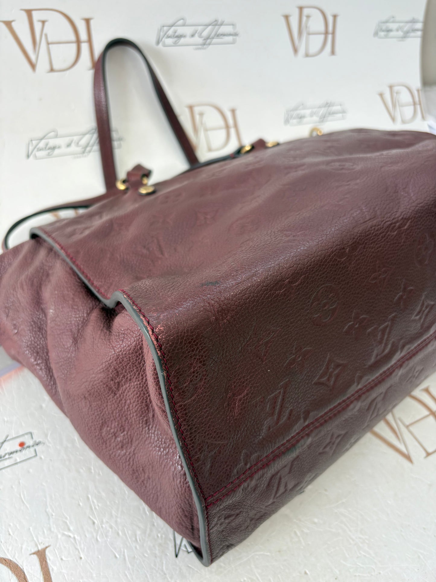 384012 - Louis Vuitton Lumineuse