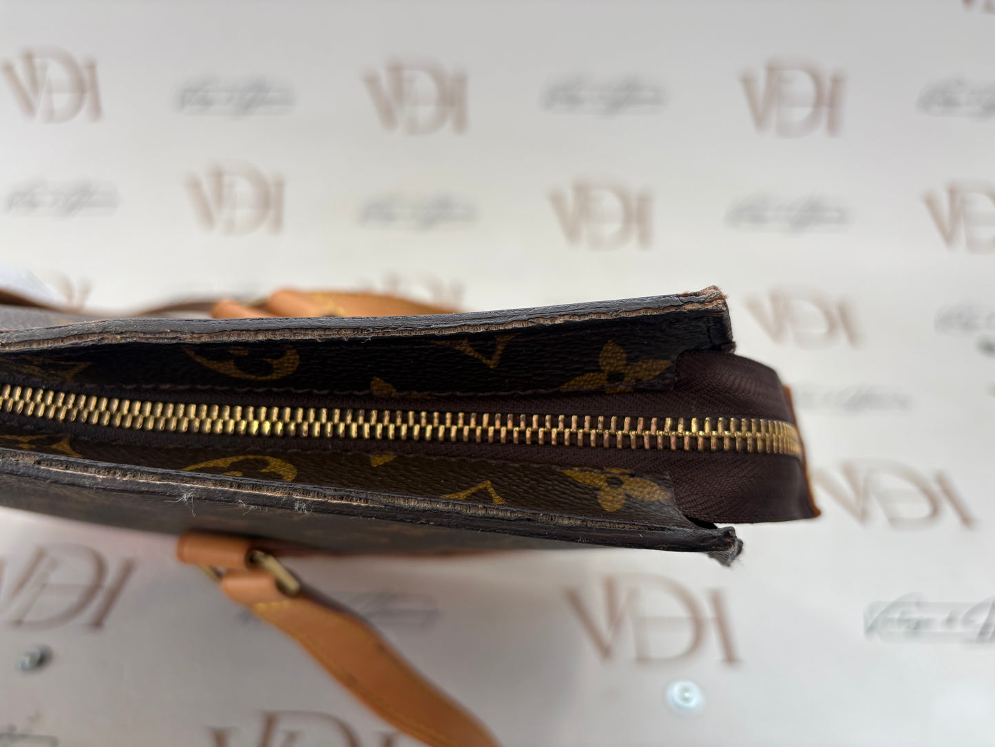 018811 - Louis Vuitton Babylone