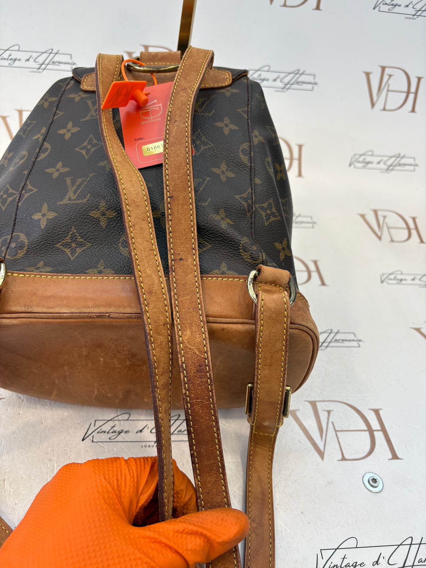 018612 - Louis Vuitton Montsouris MM