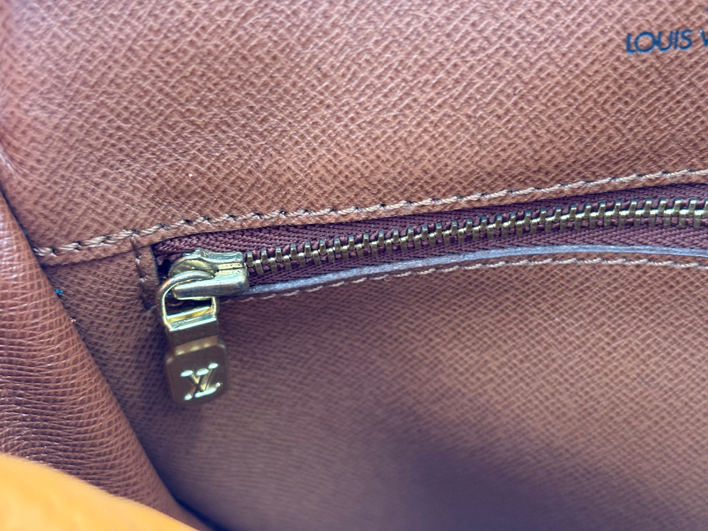 018385 - Louis Vuitton Chantilly PM