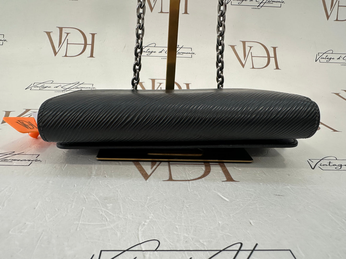 102322 - Louis Vuitton Twist