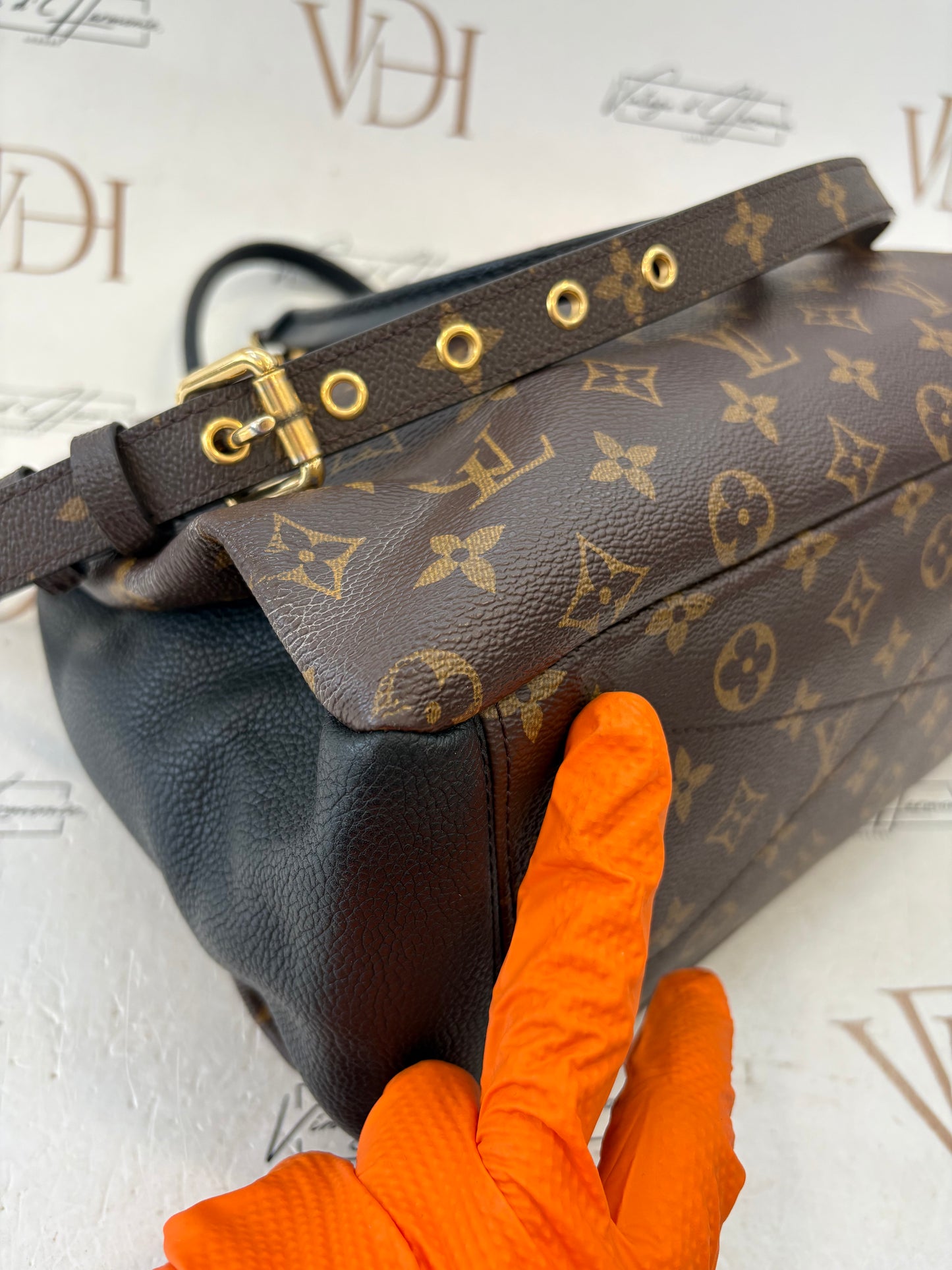 201176 - Louis Vuitton Pallas