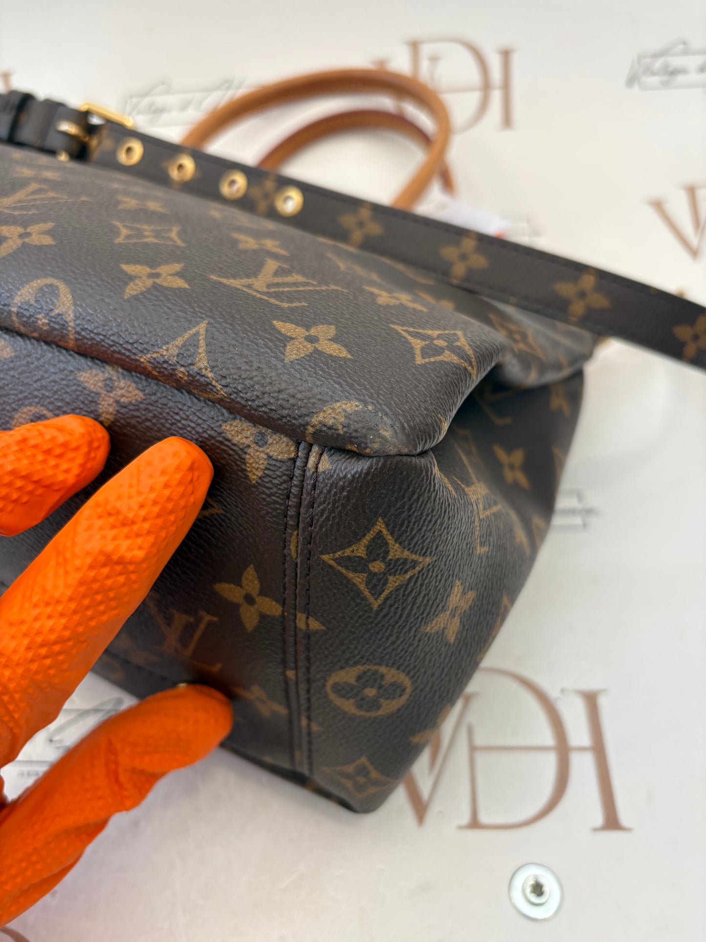 383836 - Louis Vuitton Pallas