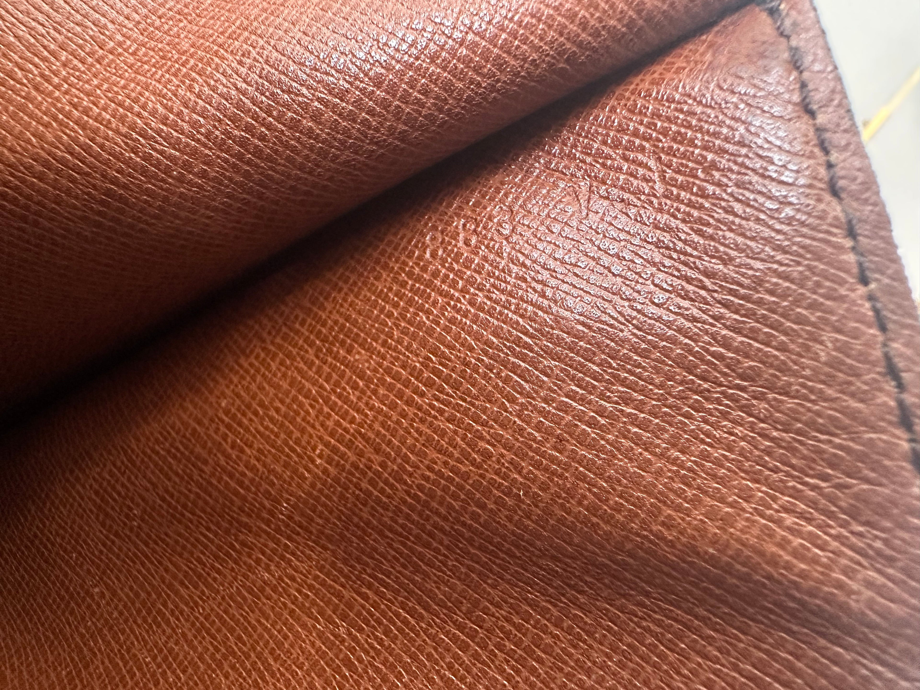 Louis Vuitton Monceau 28