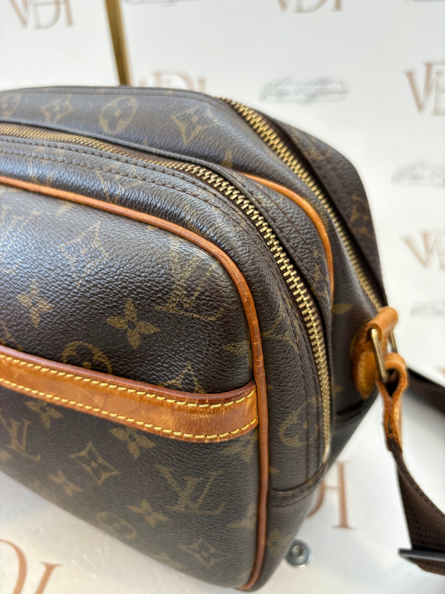 018947 - Louis Vuitton Reporter PM