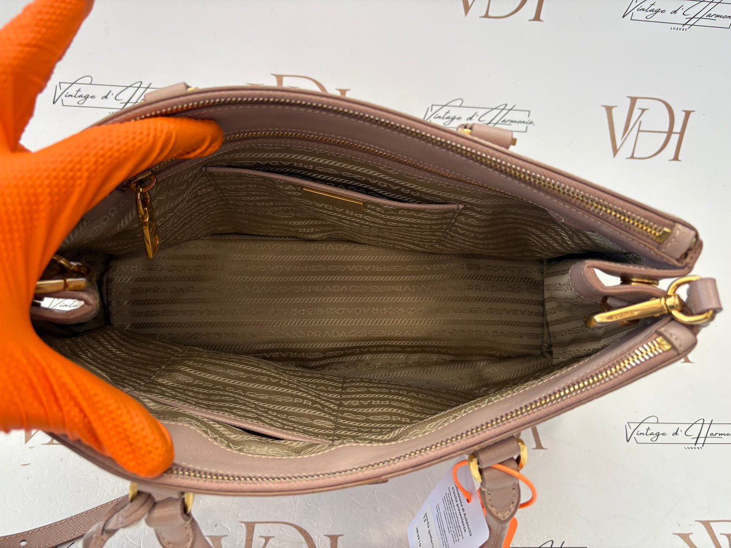 383919 - Prada Galleria