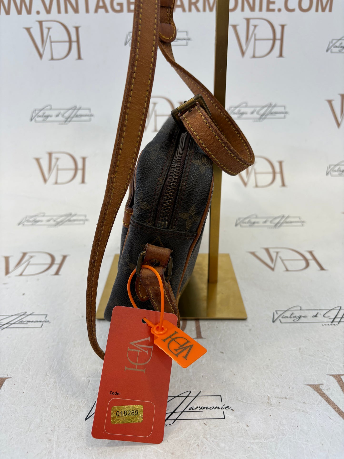018289 - Louis Vuitton Trocadero 24