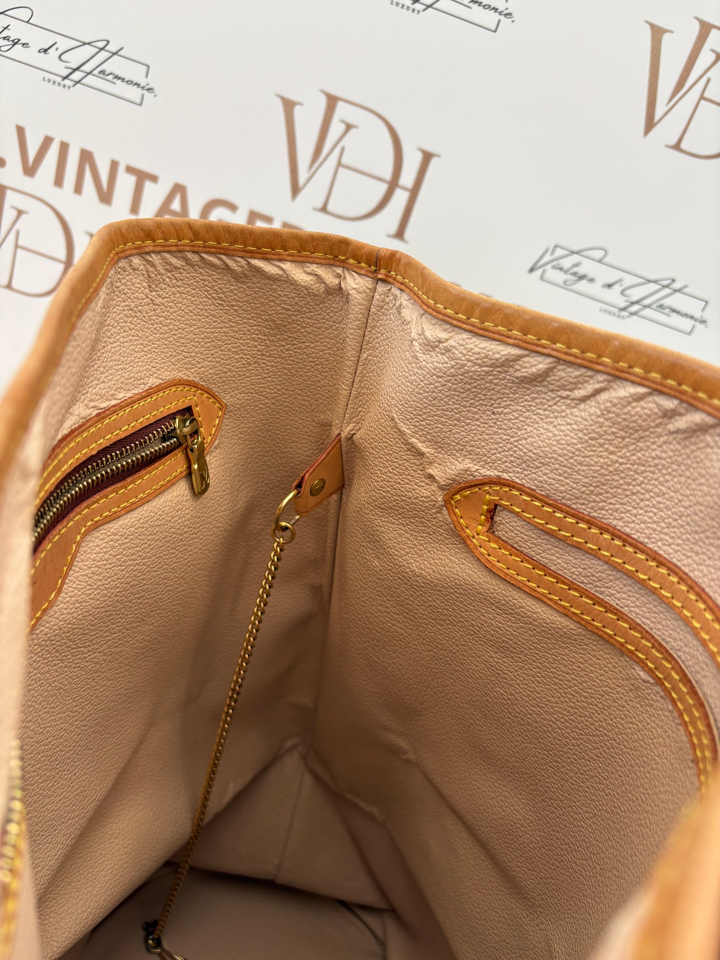 018844 - Louis Vuitton Bucket GM