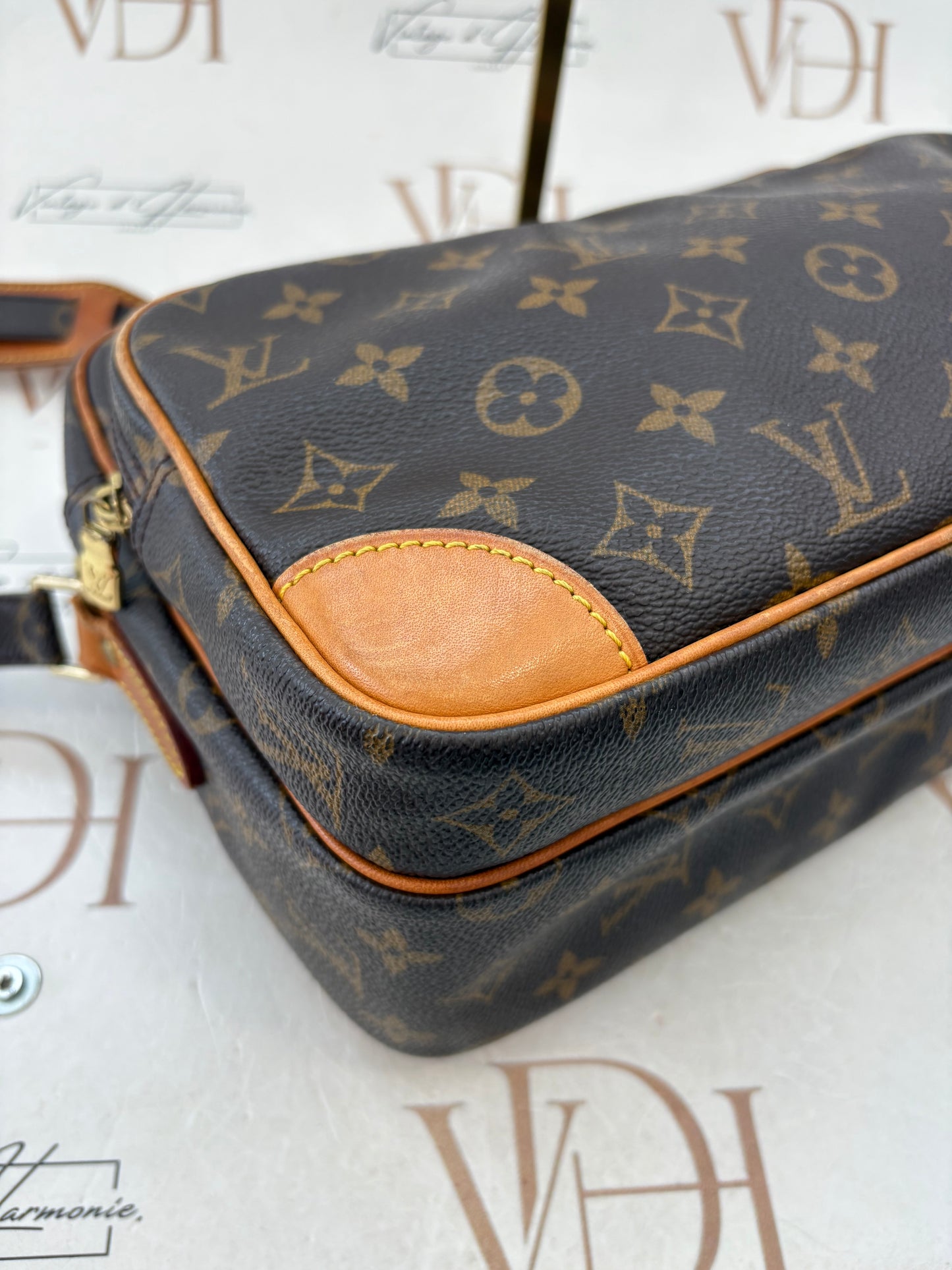 018921 - Louis Vuitton Nile