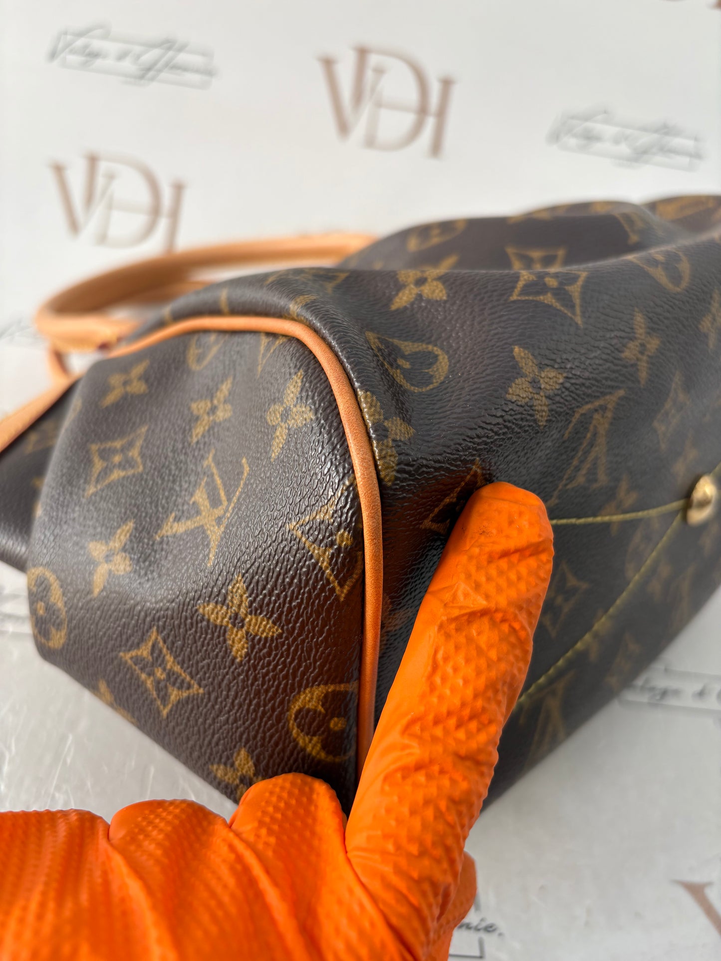 018870 - Louis Vuitton Tivoli PM