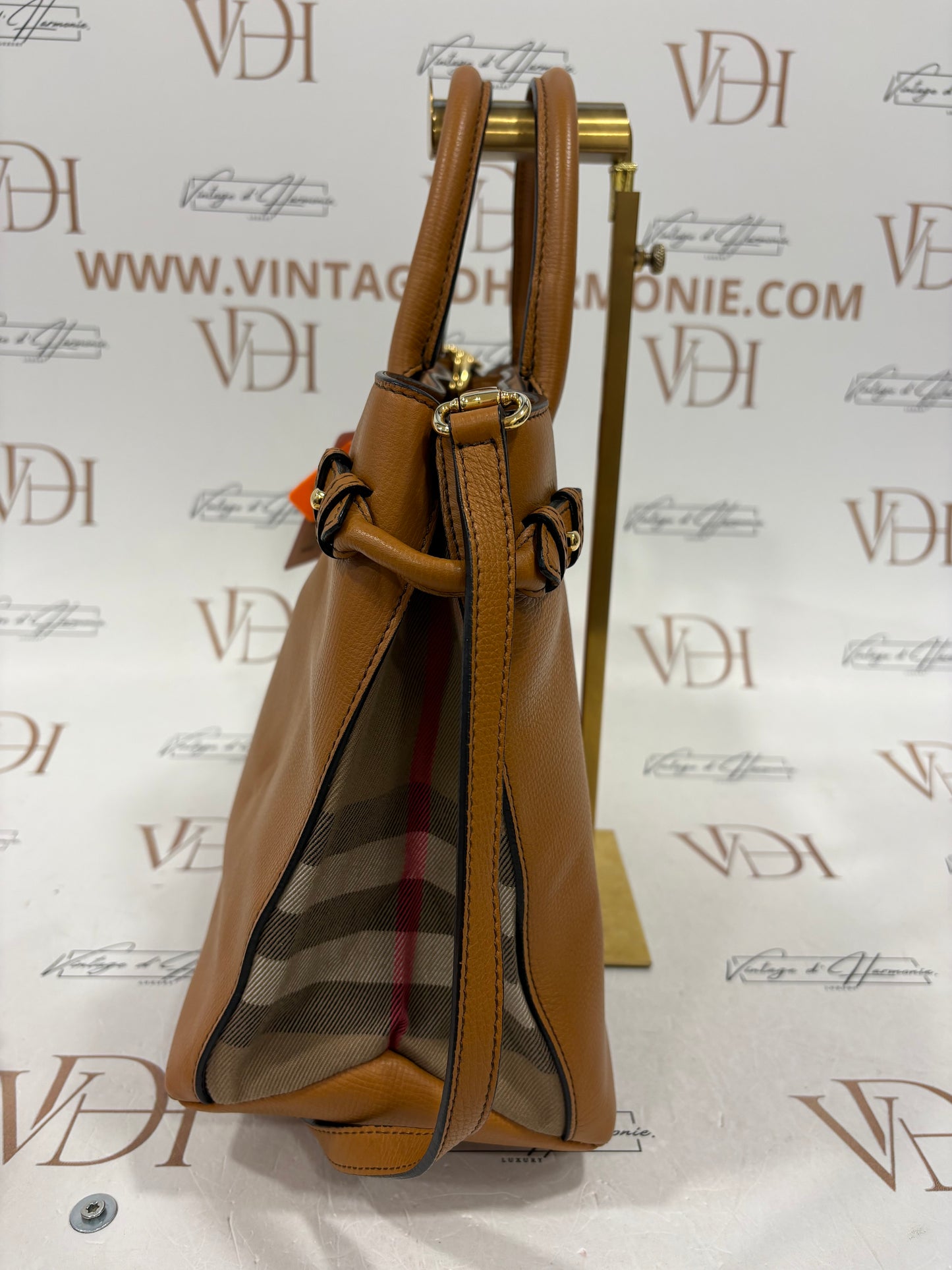 383363 - Burberry The Banner