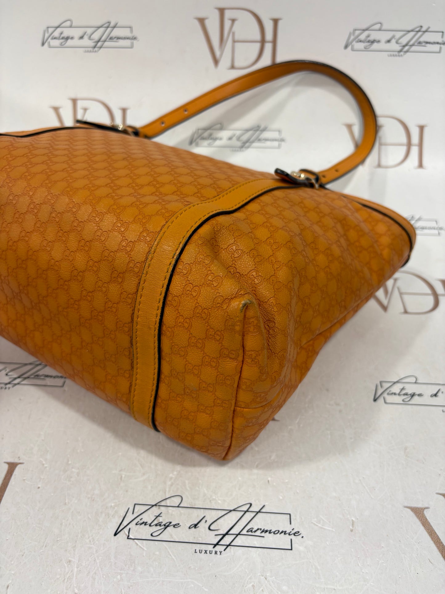 200956 - Gucci Orange