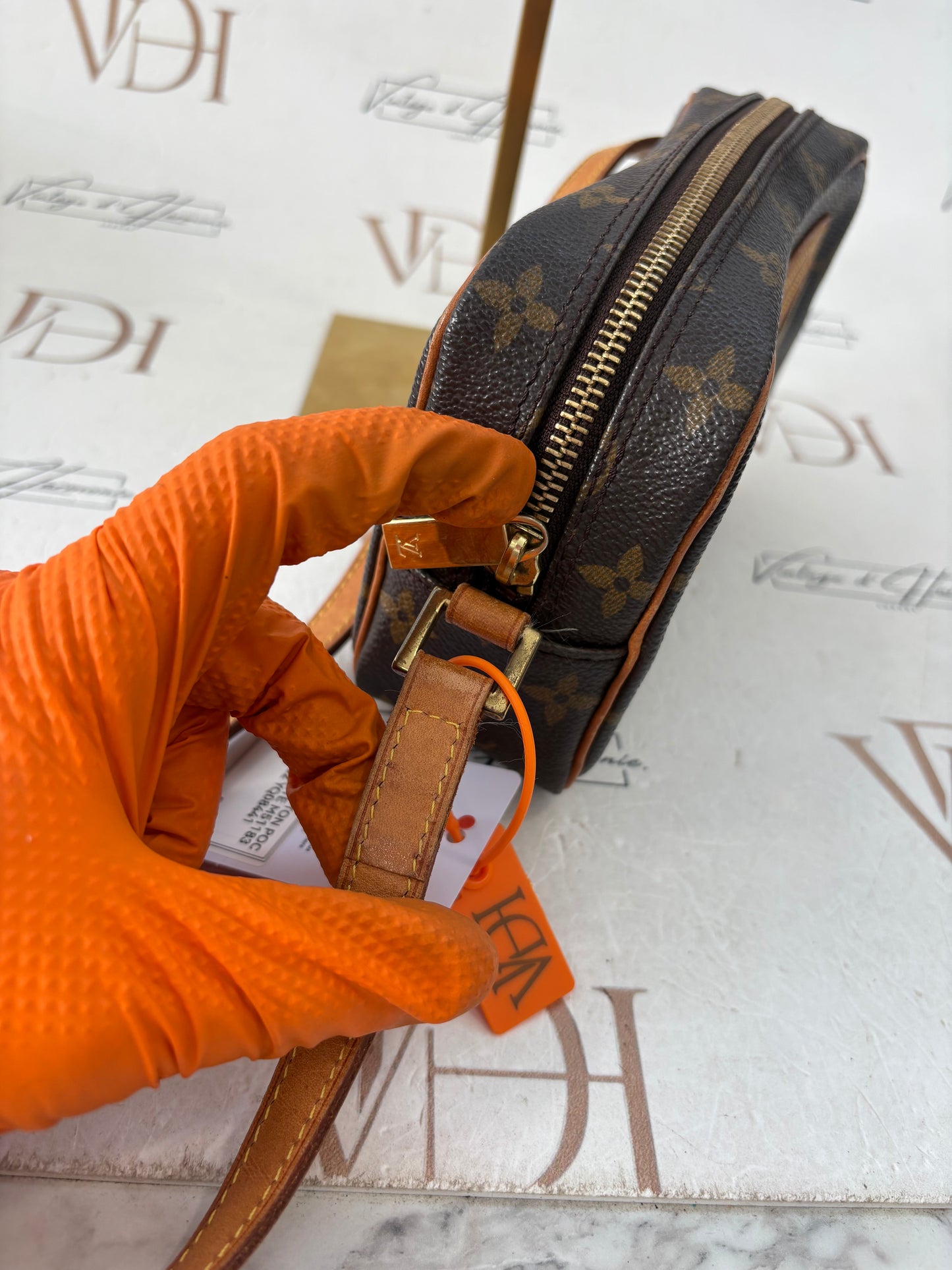 018526 - Louis Vuitton Pochette Cite