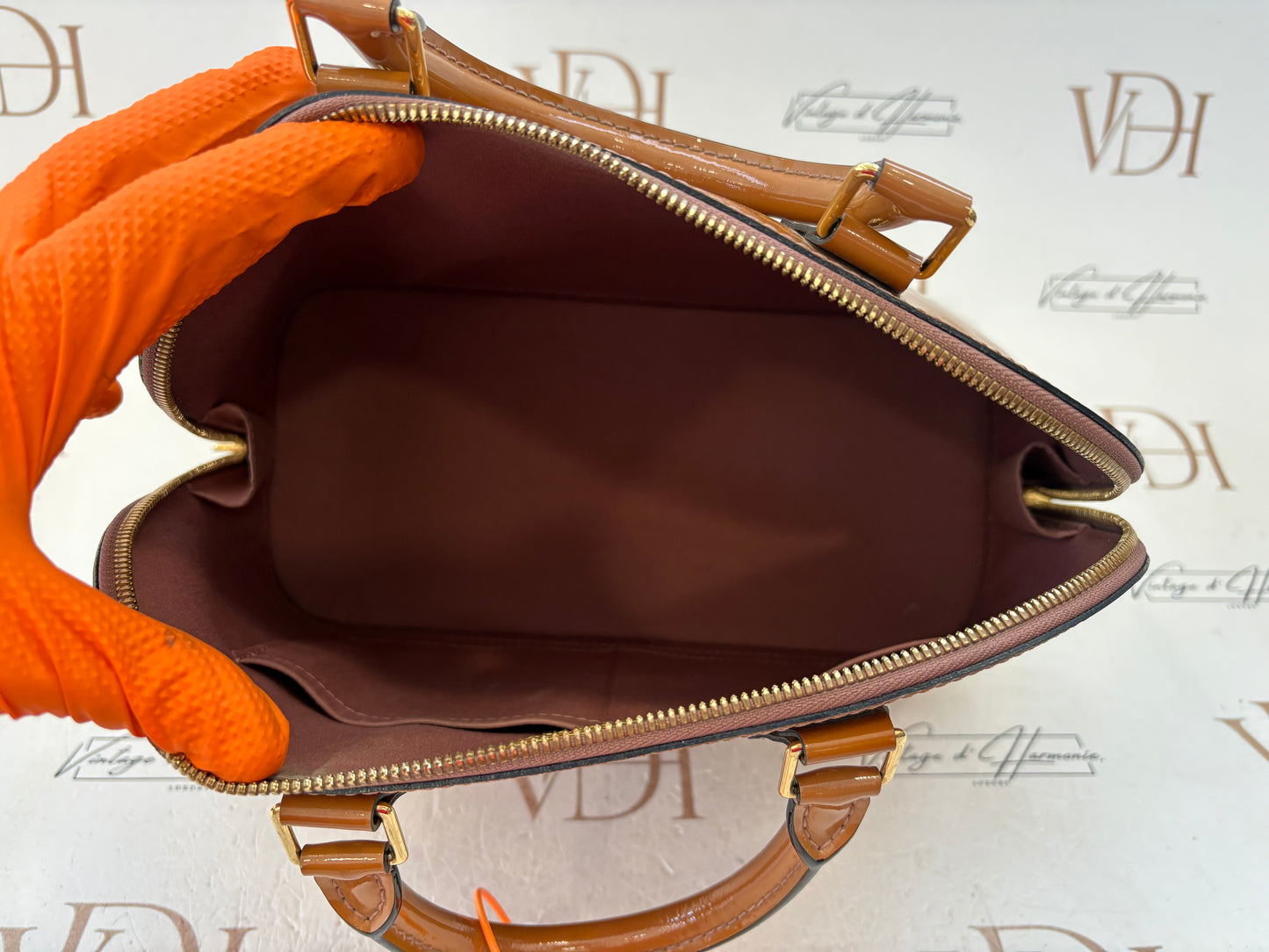 201399 - Louis Vuitton Alma Vernis