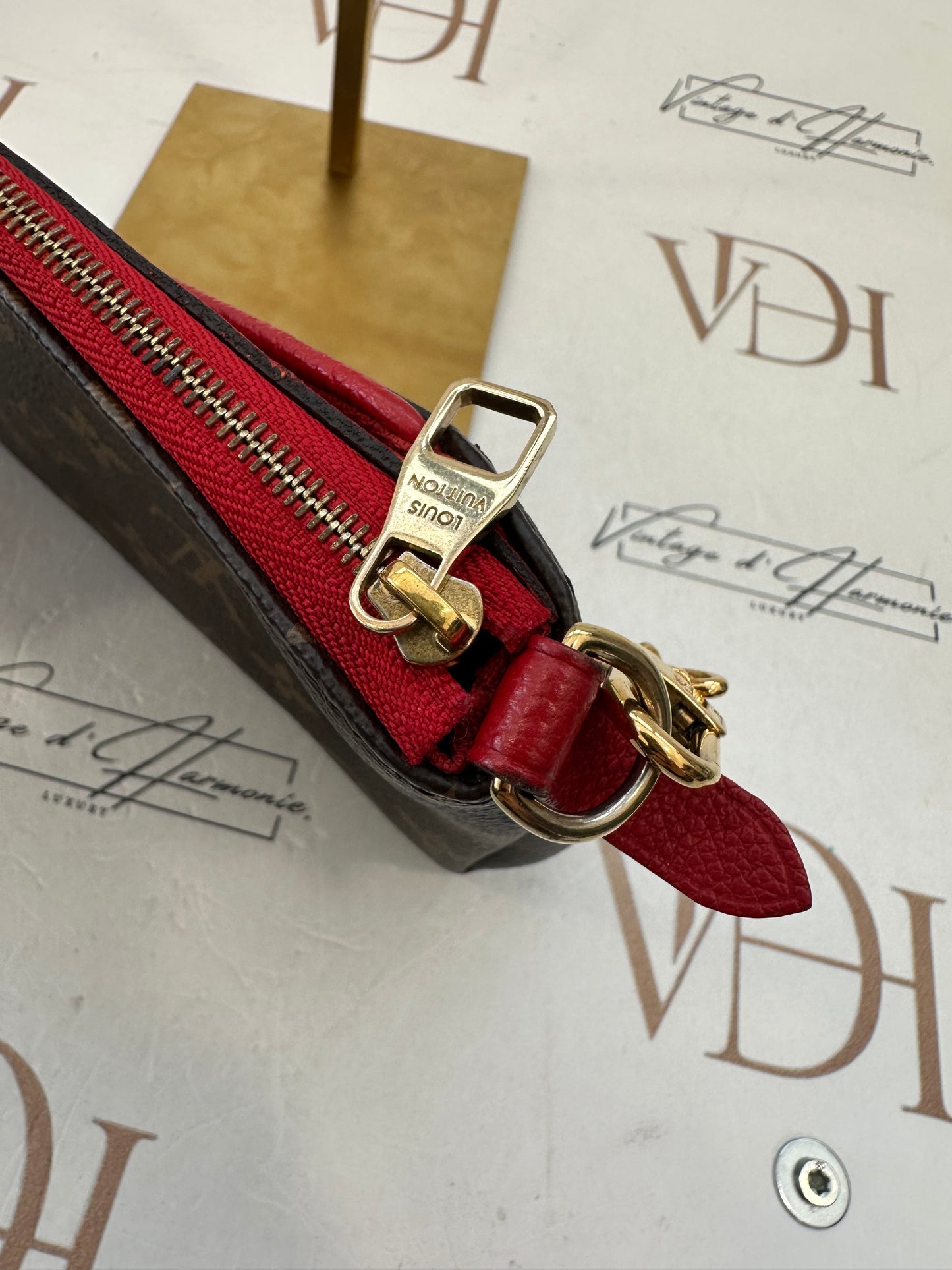 382894 - Louis Vuitton Pallas