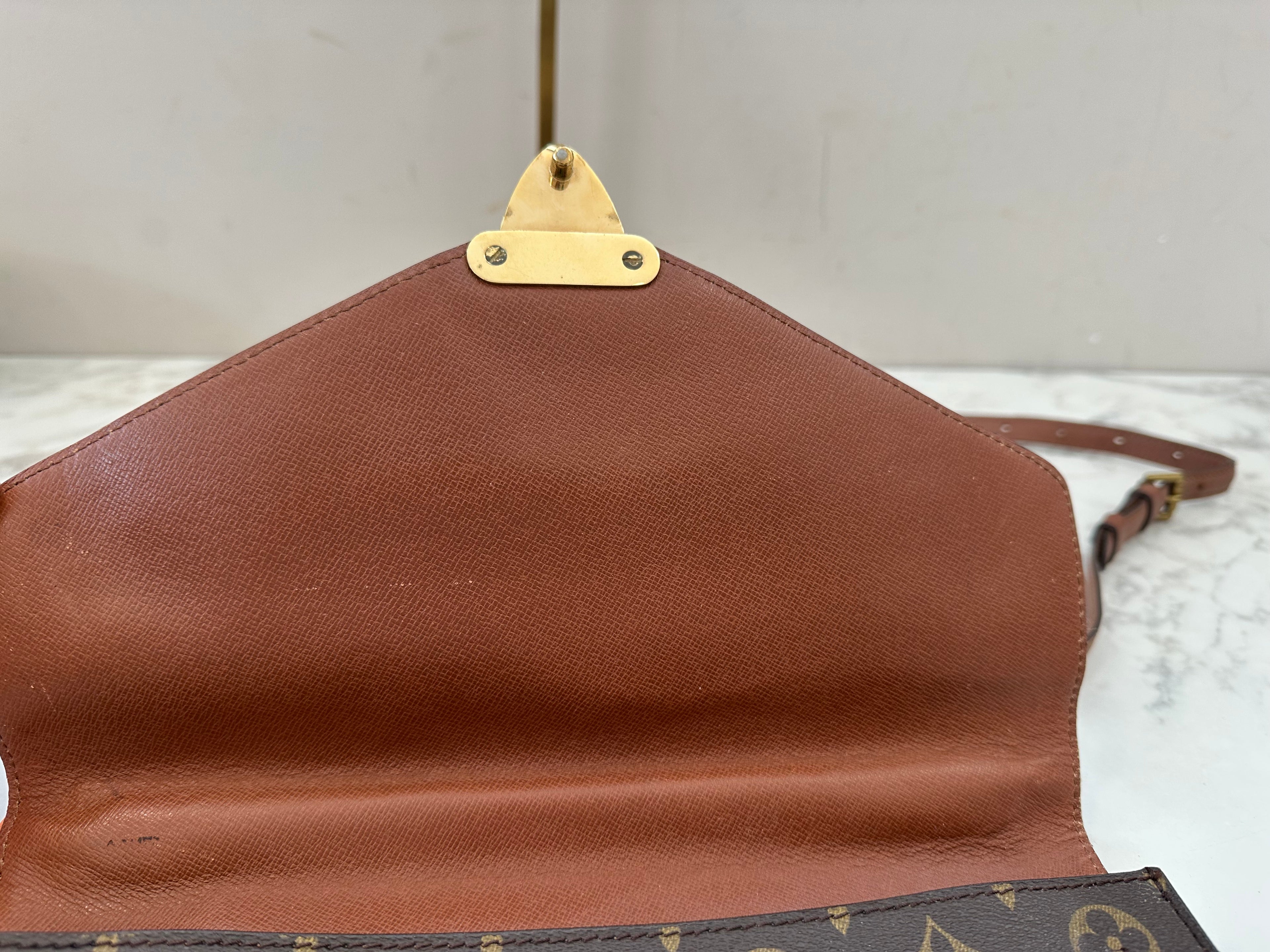 Louis Vuitton Monceau 28