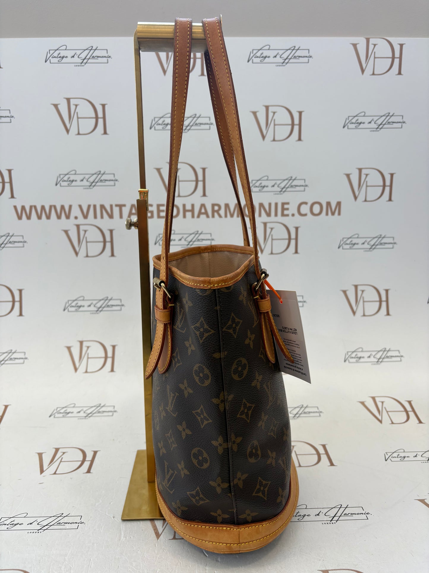 019001 - Louis Vuitton Bucket PM