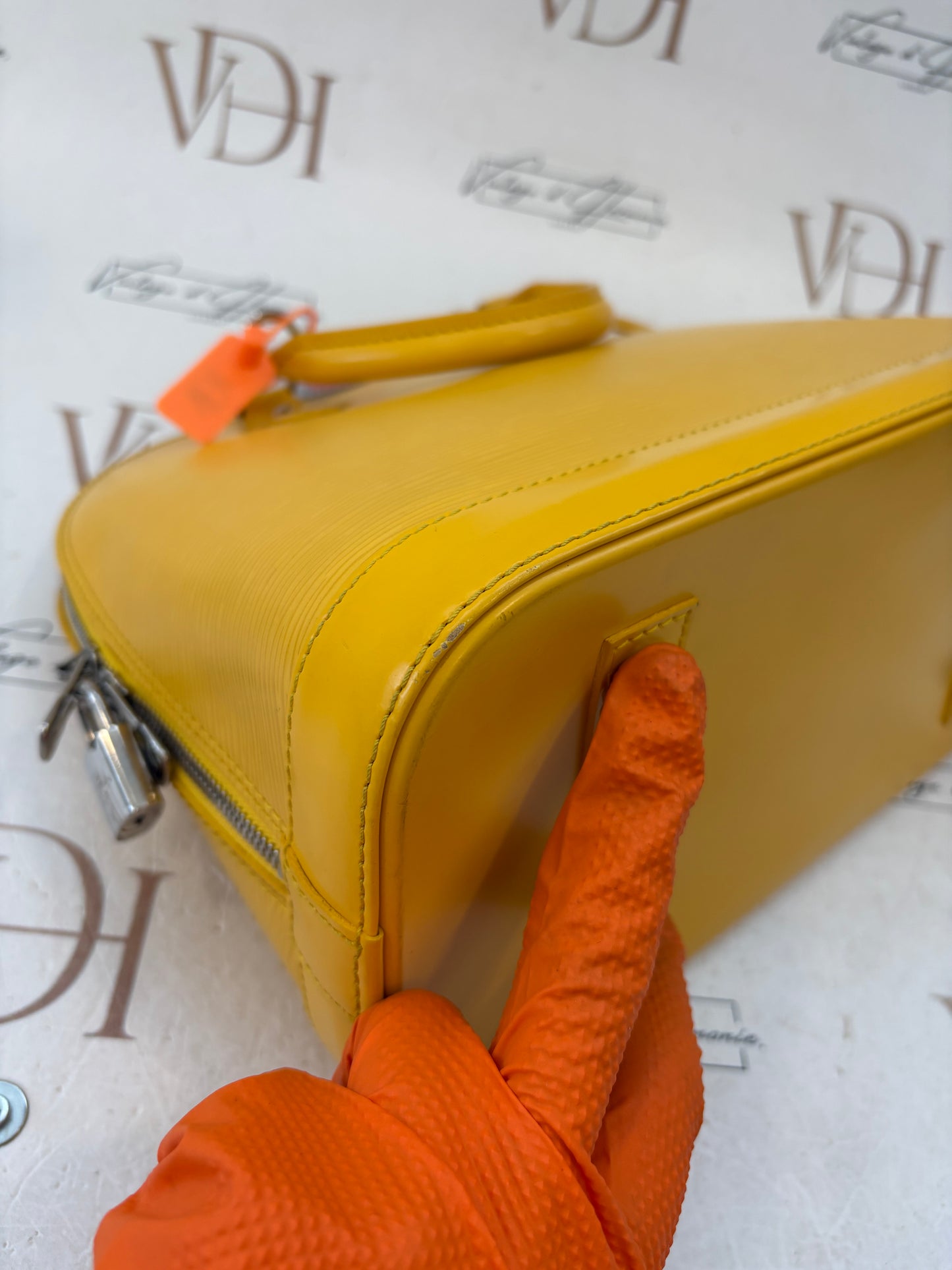 201547 - Louis Vuitton Alma Epi Yellow