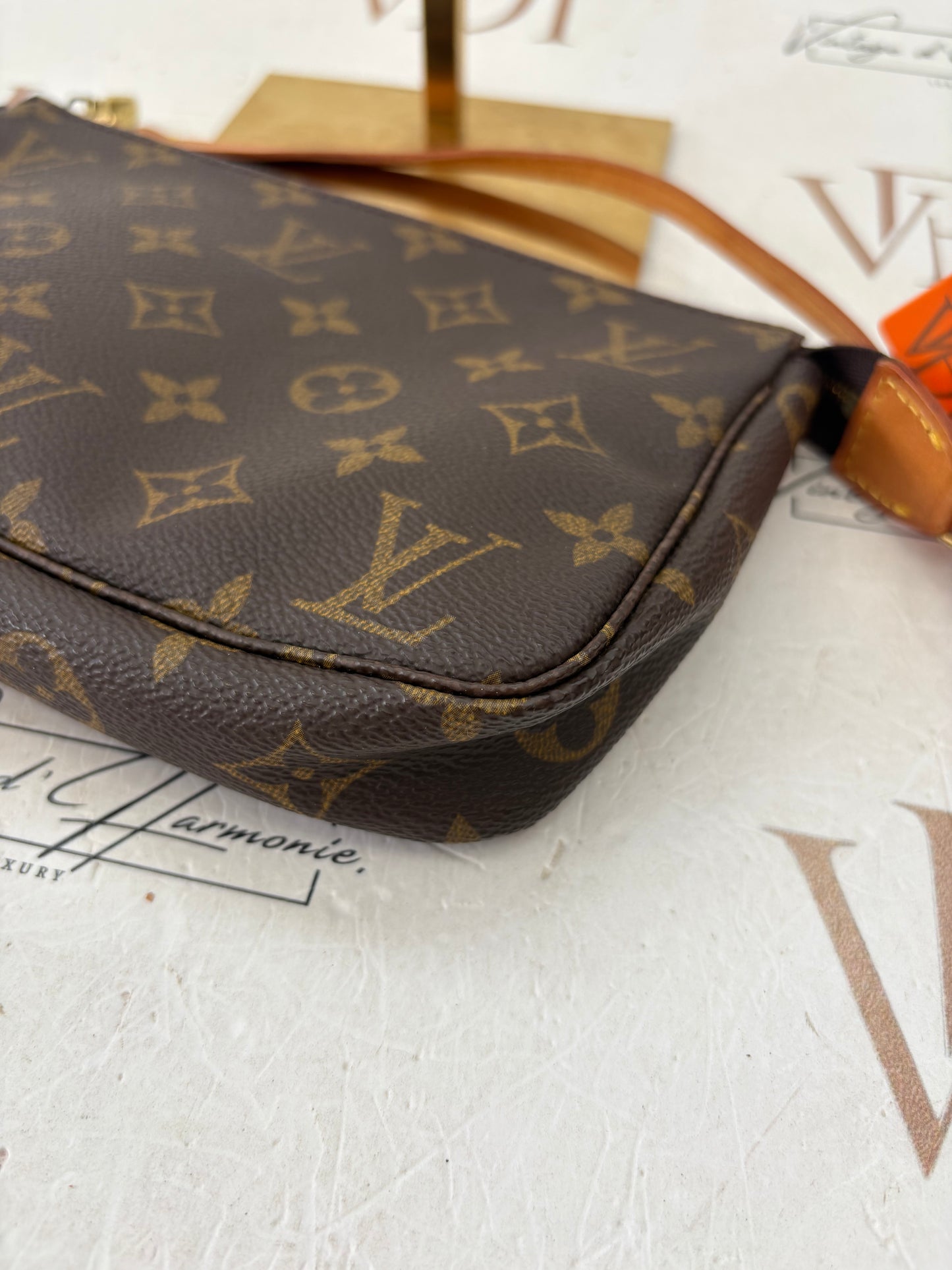 018555 - Louis Vuitton Pochette Accessoires
