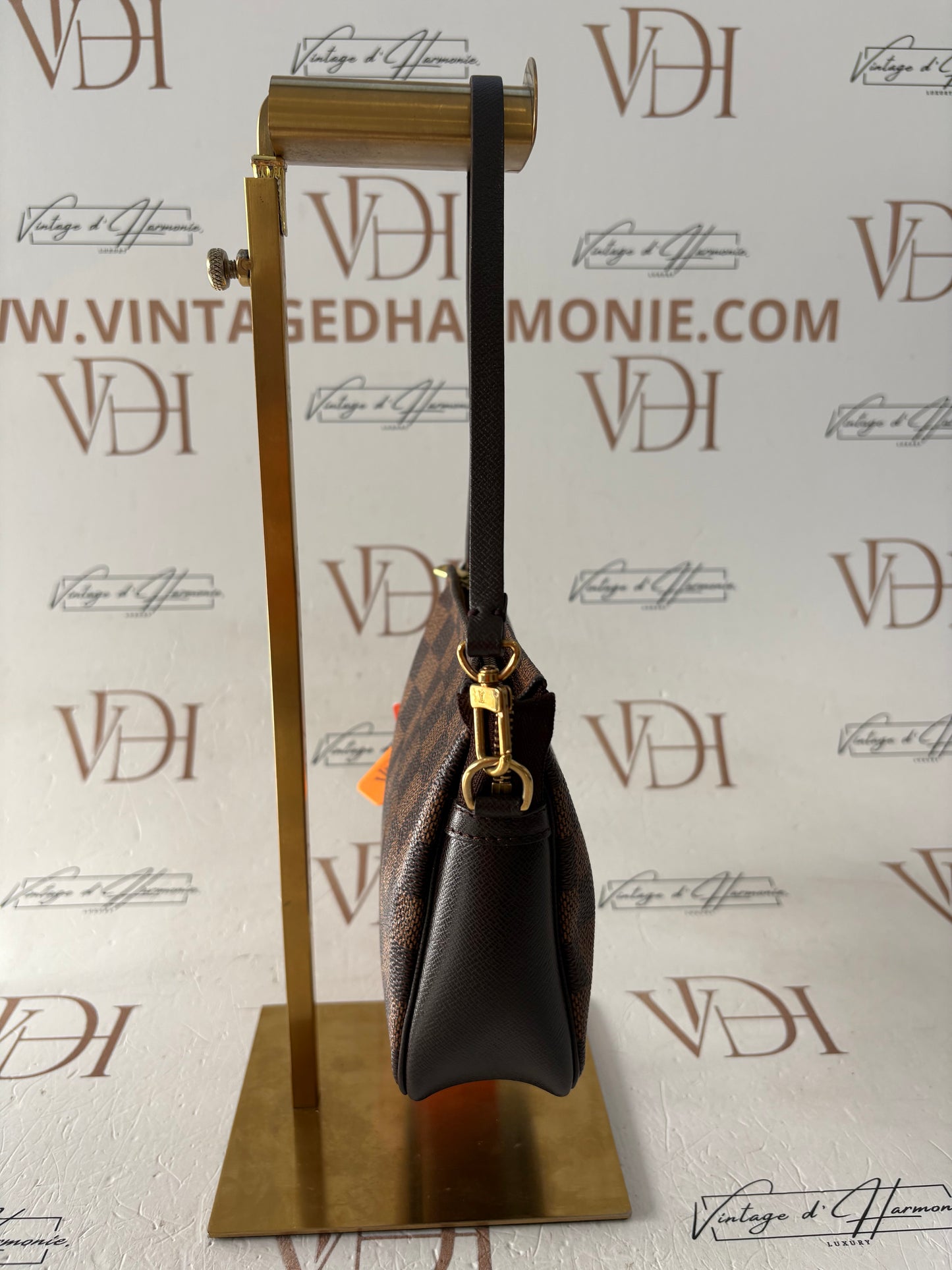 017307 - Louis Vuitton Damier Navona