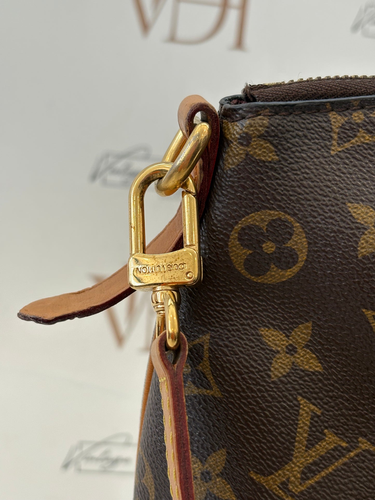 384088 - Louis Vuitton Turenne