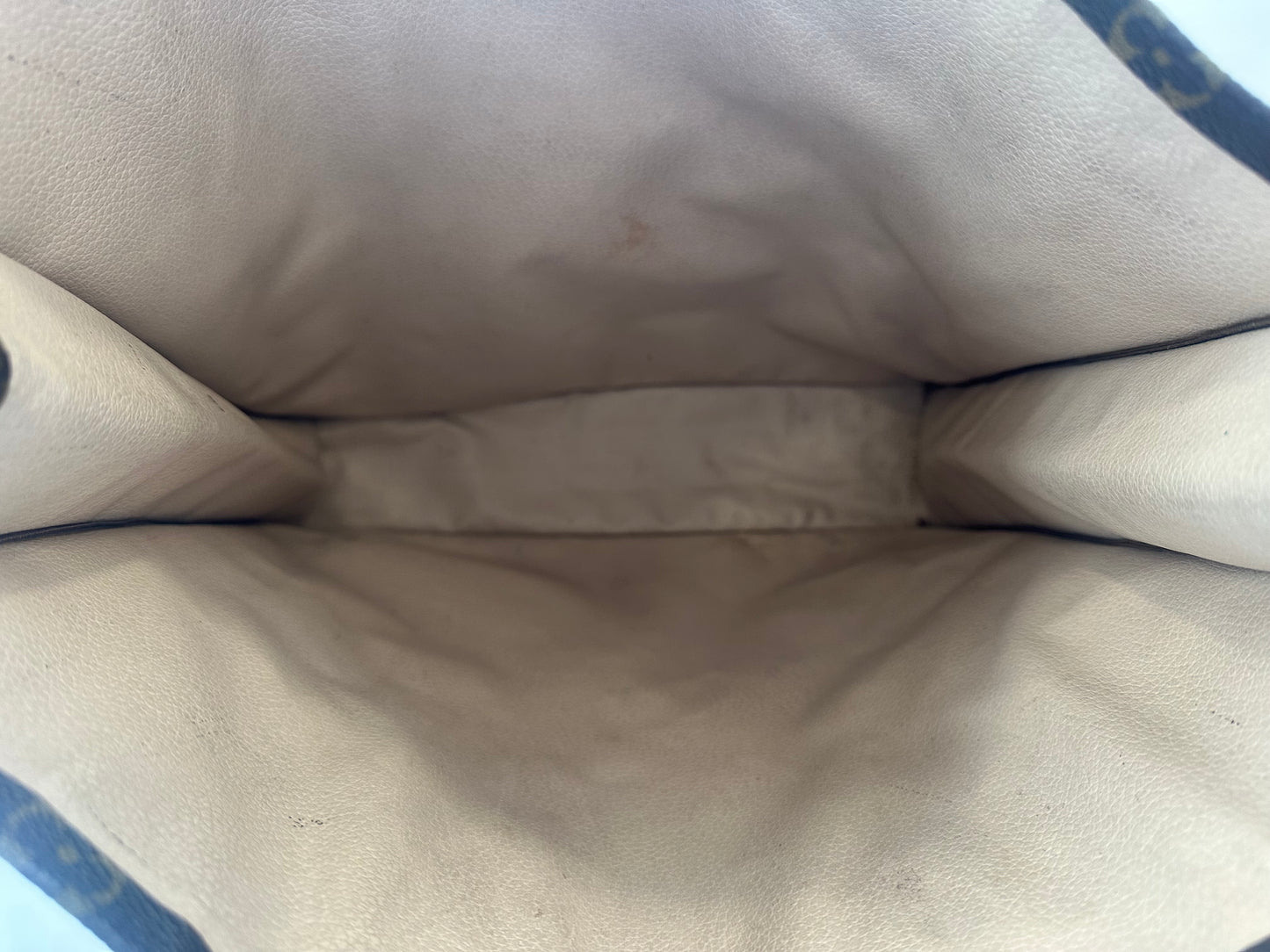 Louis Vuitton Sac Plat
