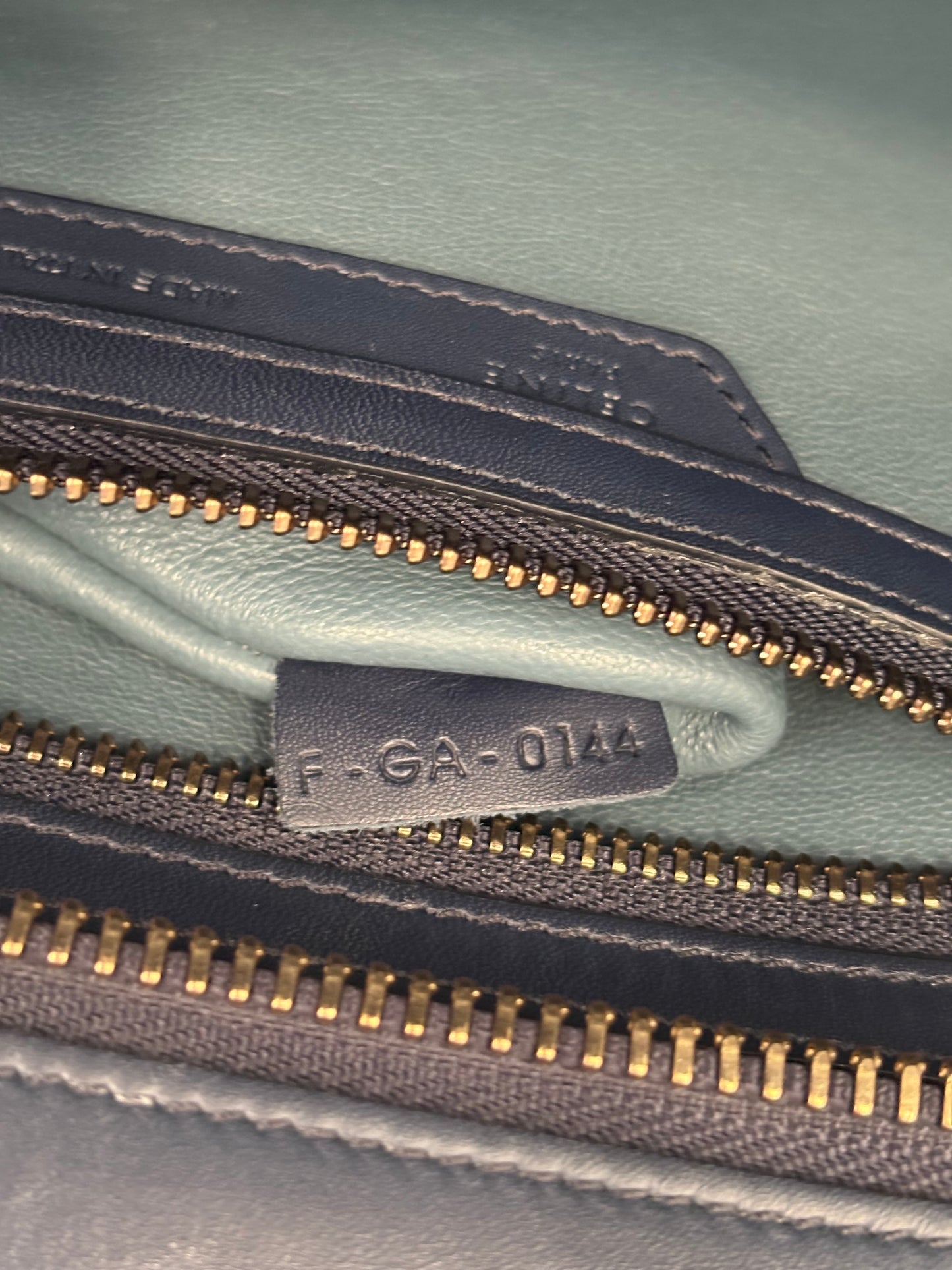 384193 - Céline Luggage