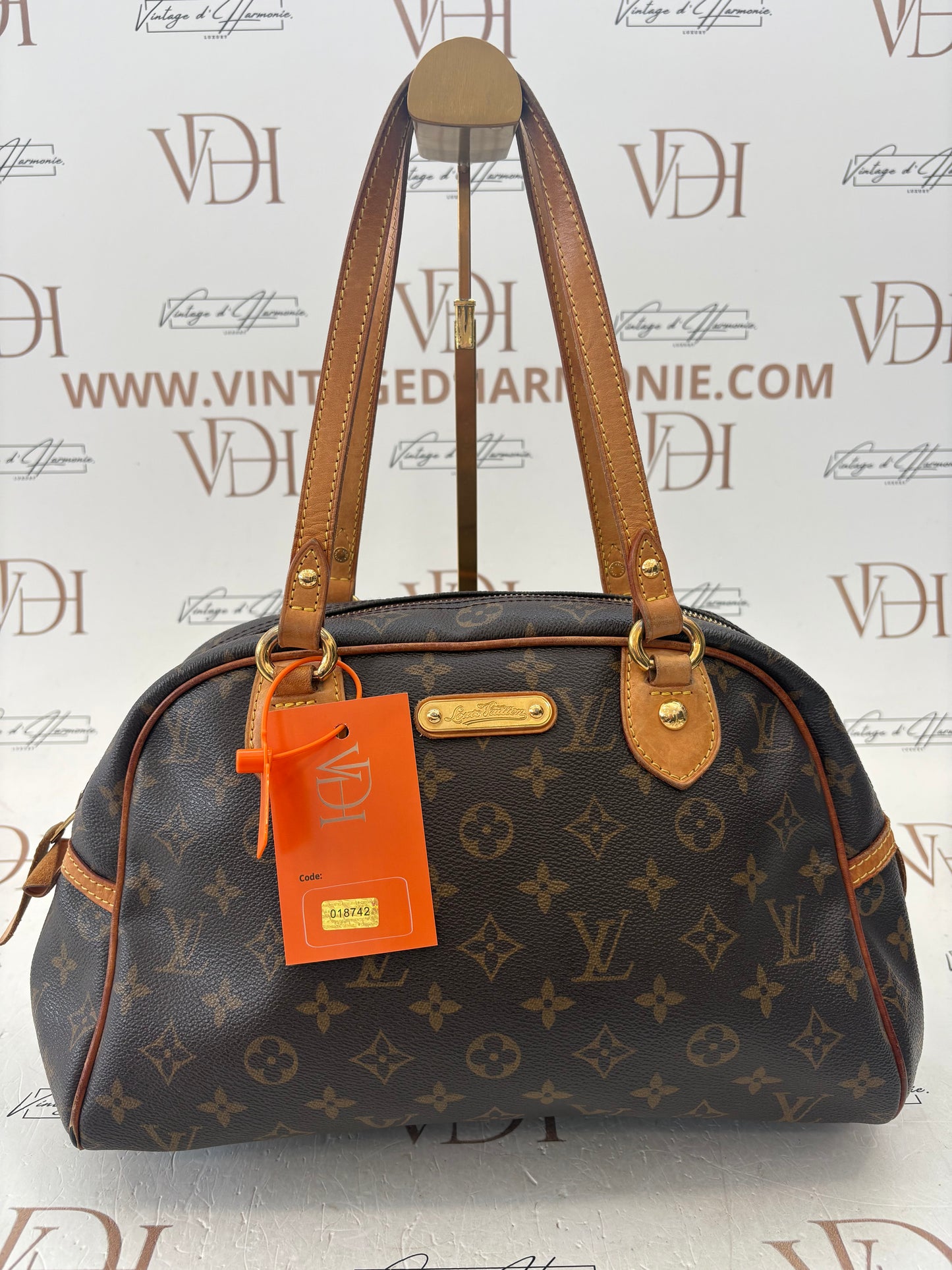 018742 - Louis Vuitton Montorgueil PM